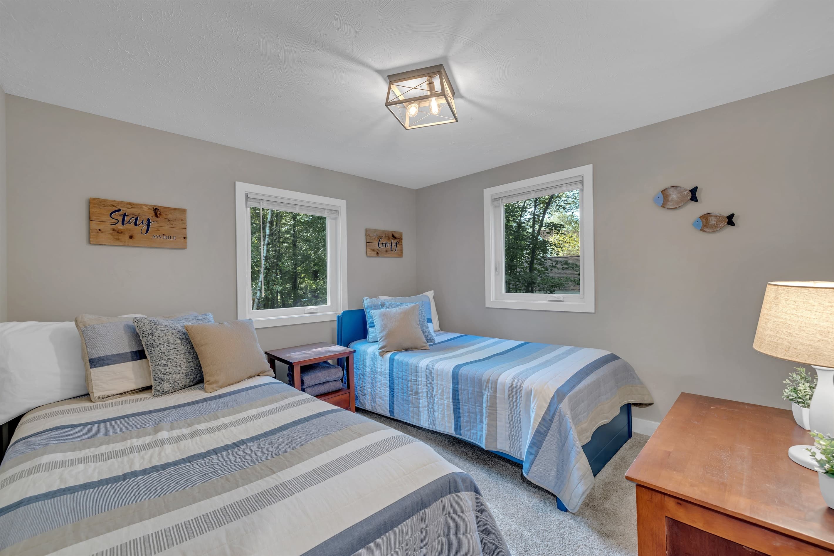 Bedroom with twin beds