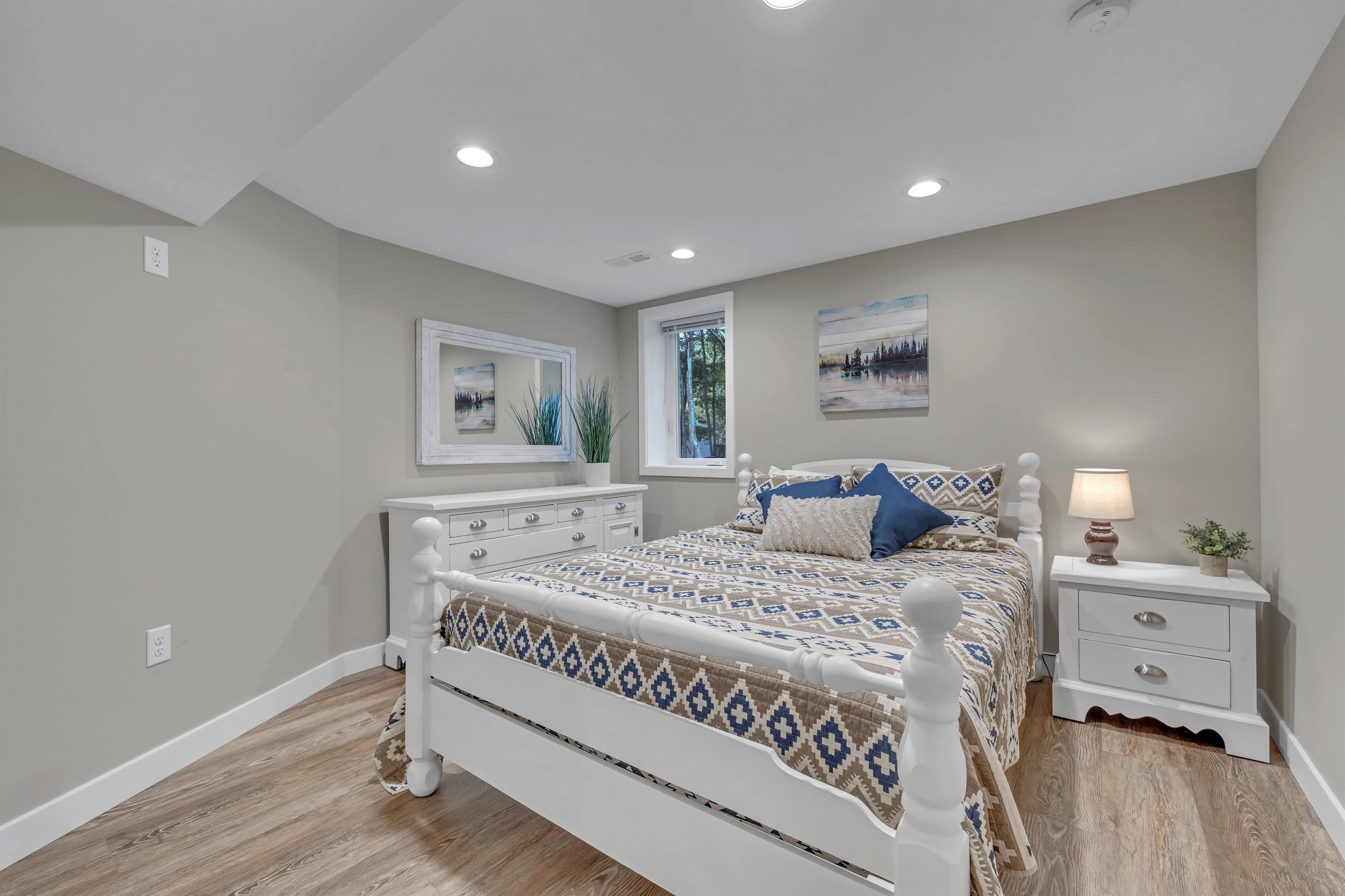 Bedroom 1 with queen size bed, on ground floor