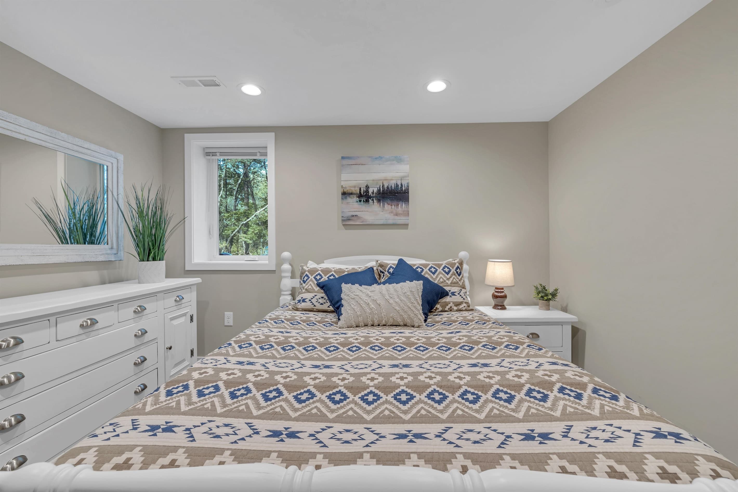 Bedroom 1 with queen size bed, on ground floor