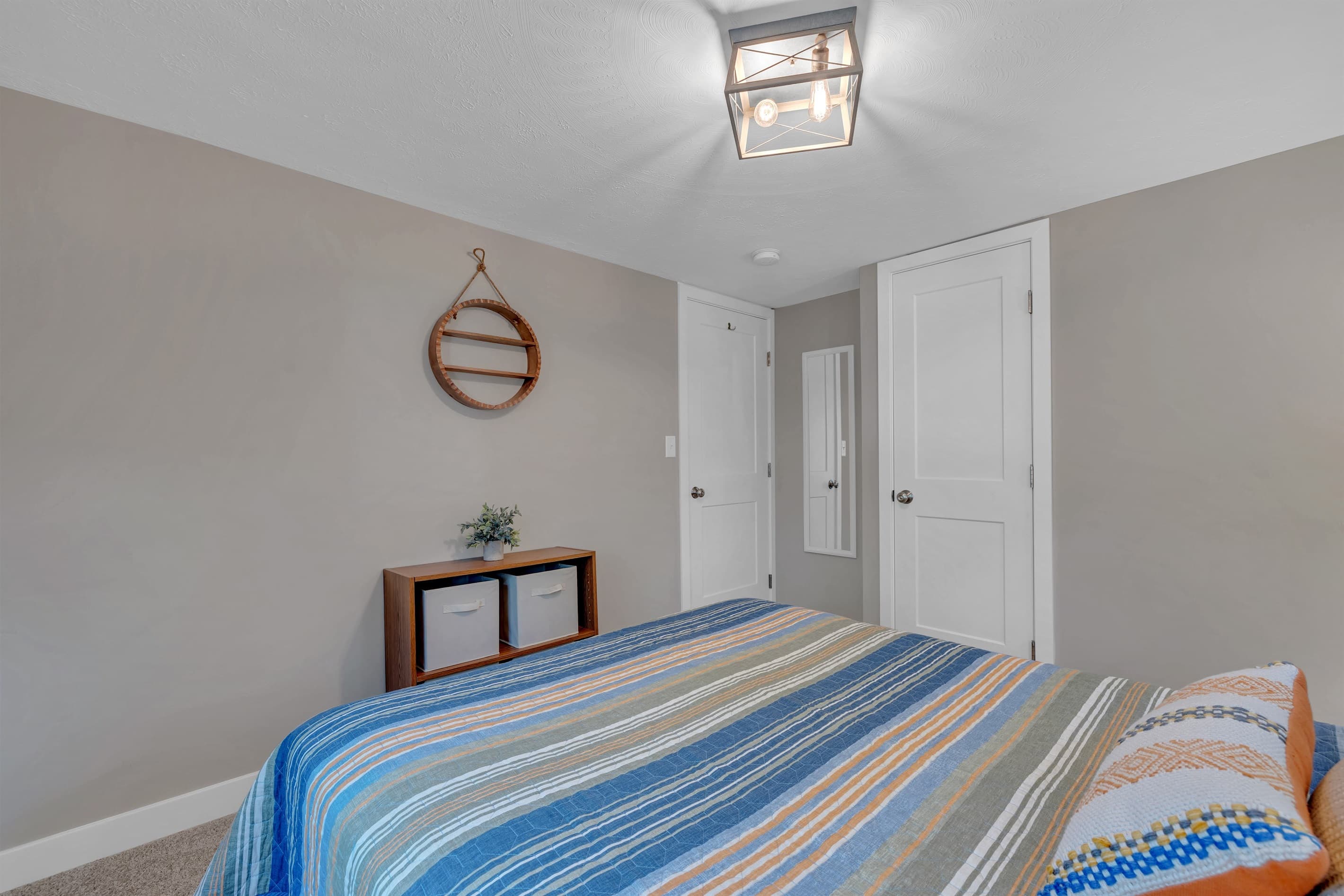Bedroom with queen bed