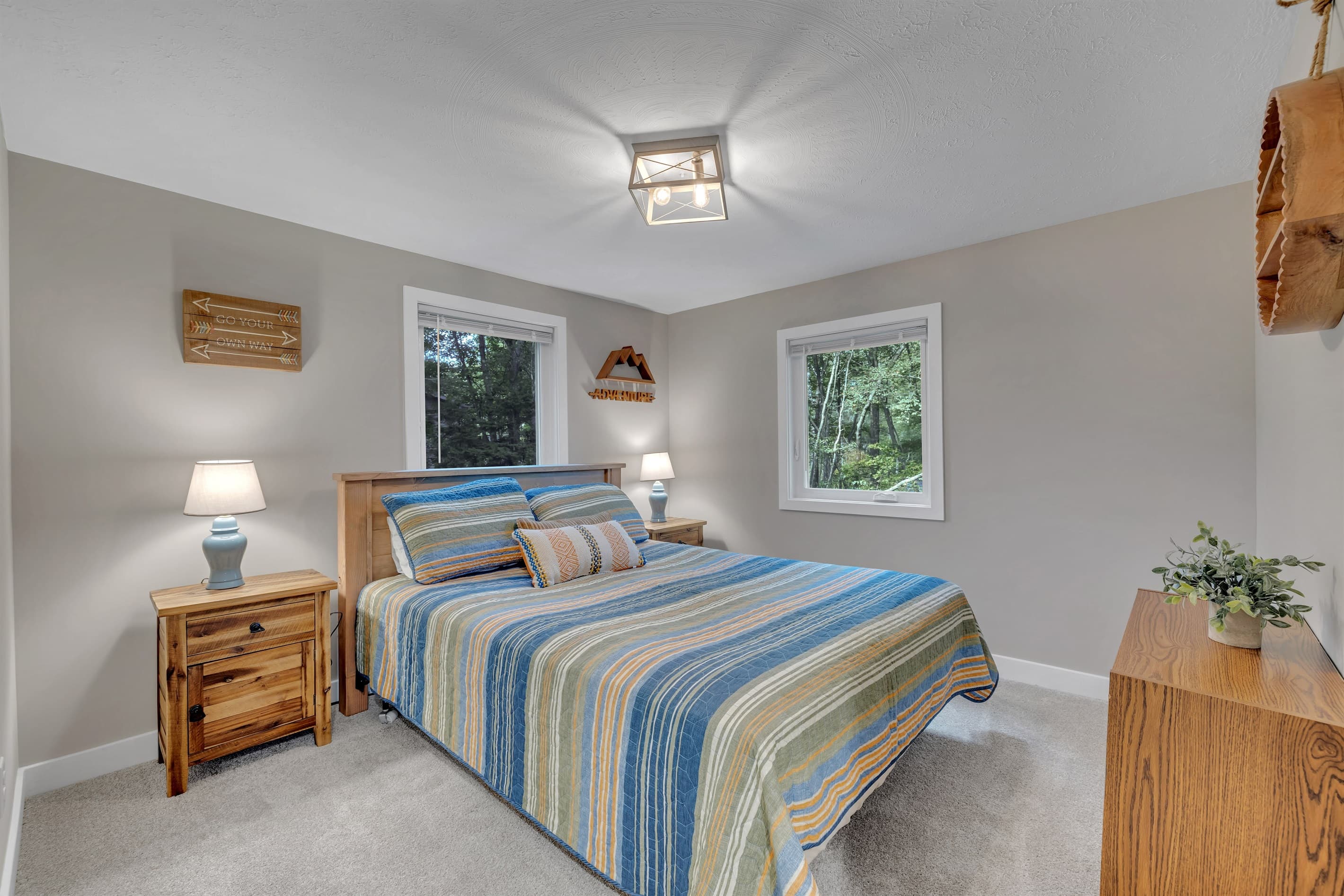 Bedroom with queen bed