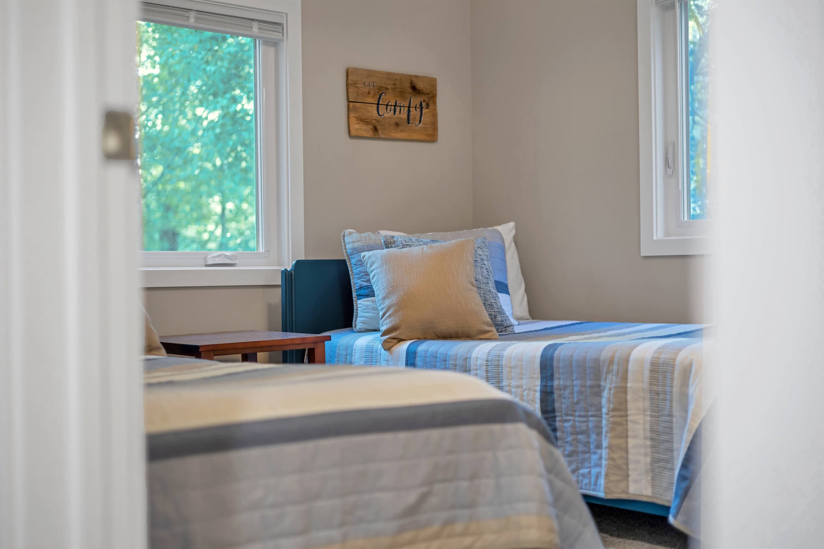 Bedroom with twin beds