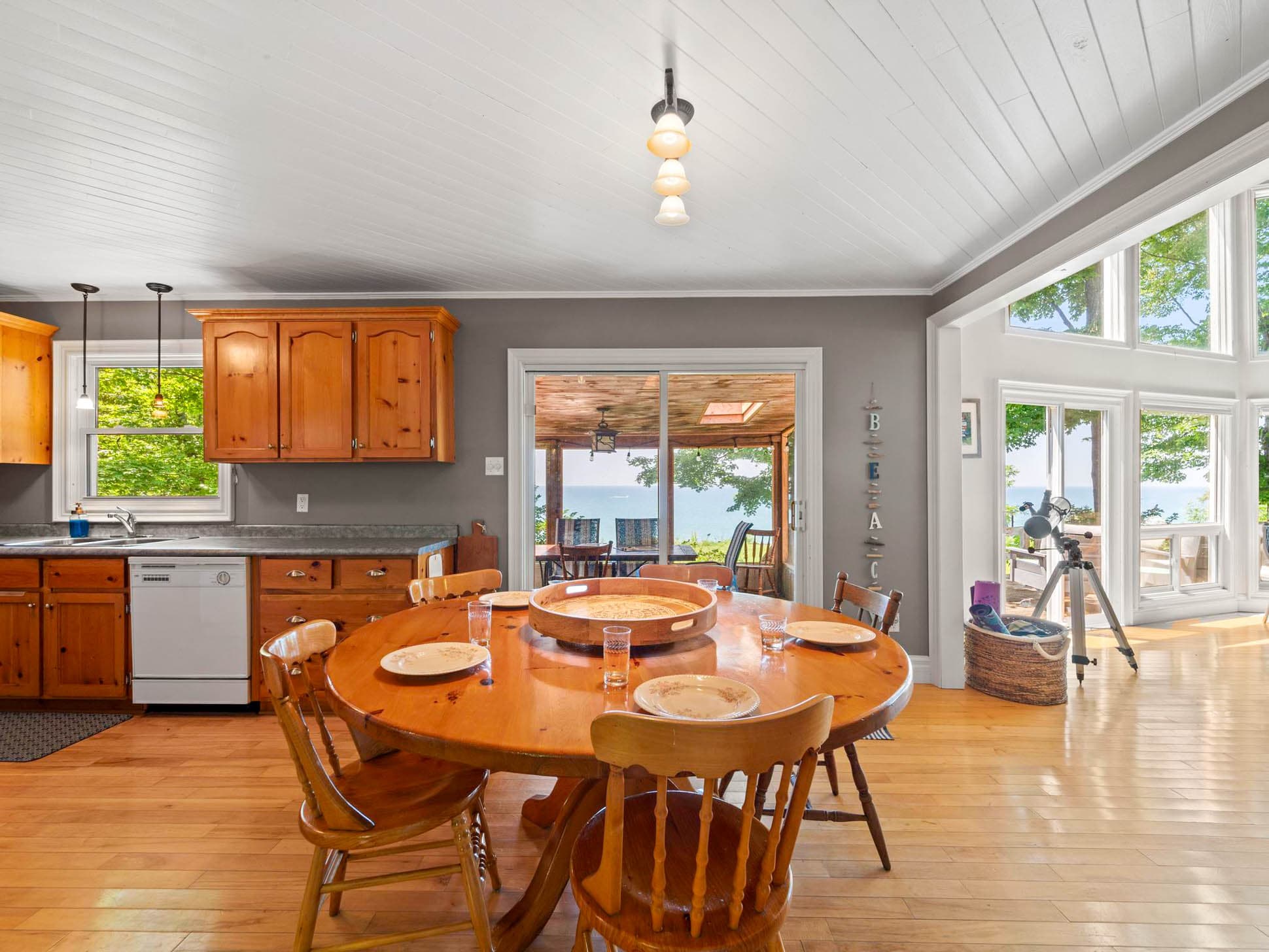 Dine with a Lake View