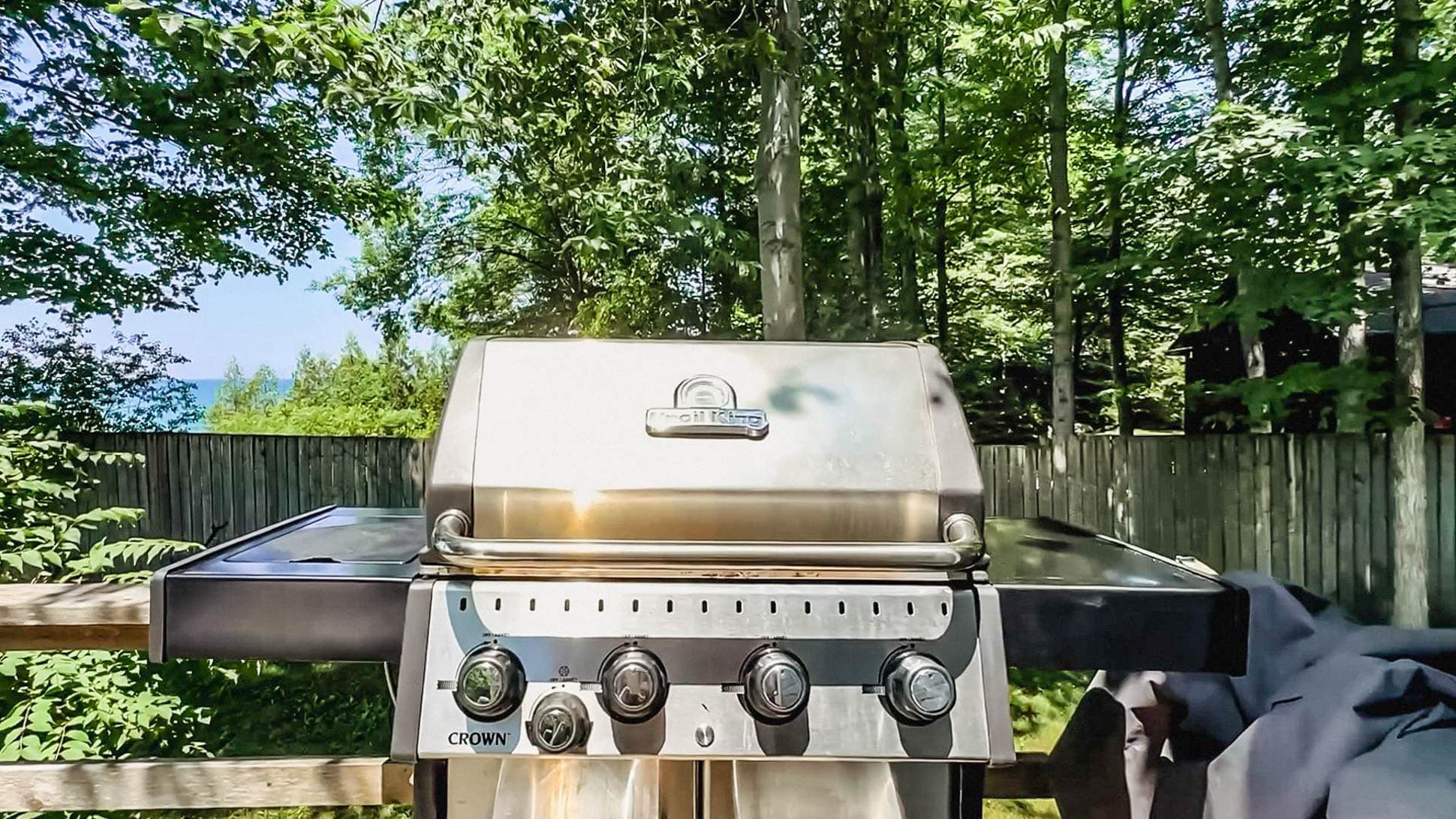 Nothing brings people together like BBQ and good vibes