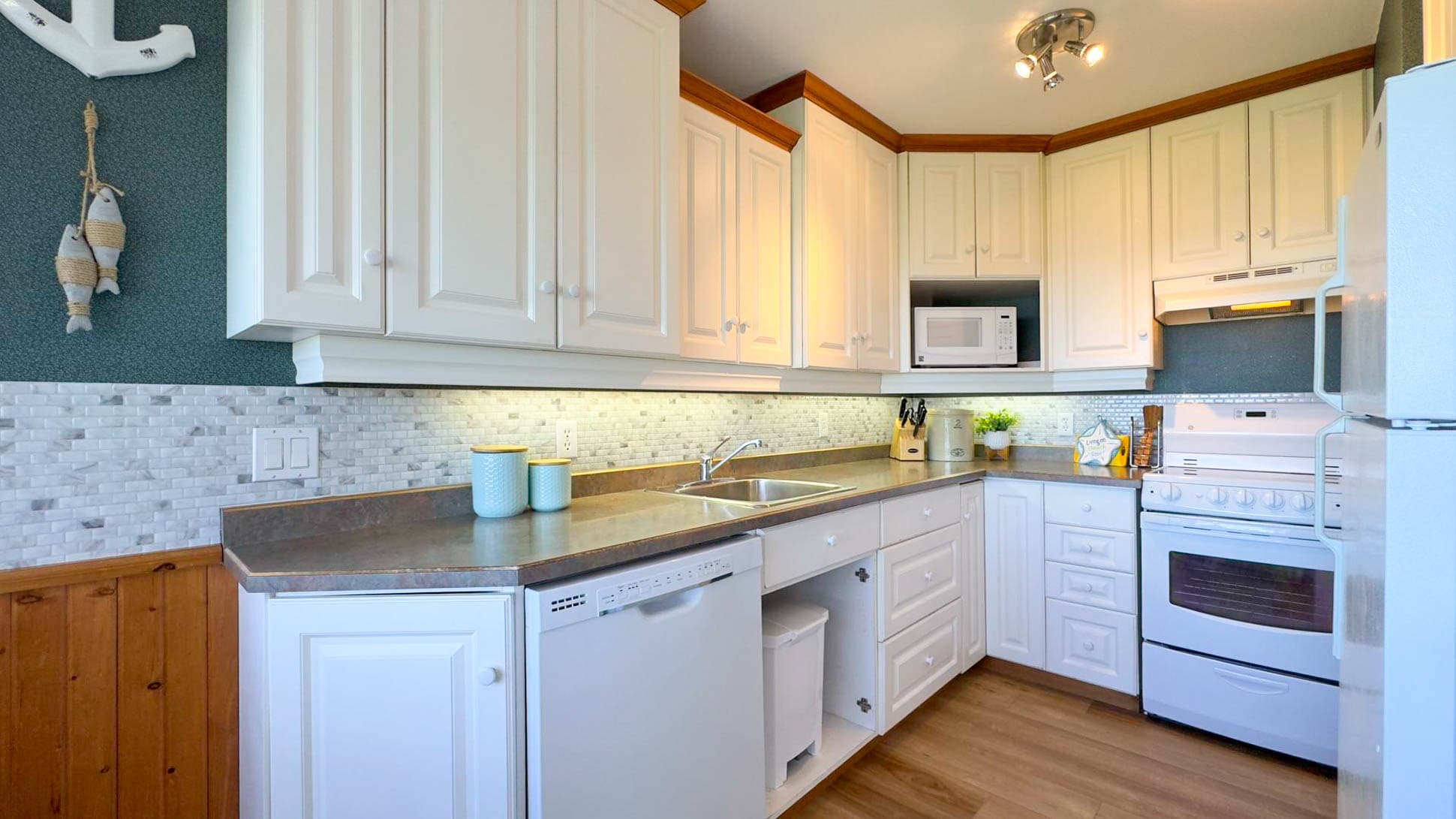 Whether it's pancakes or cocktails—this kitchen's ready