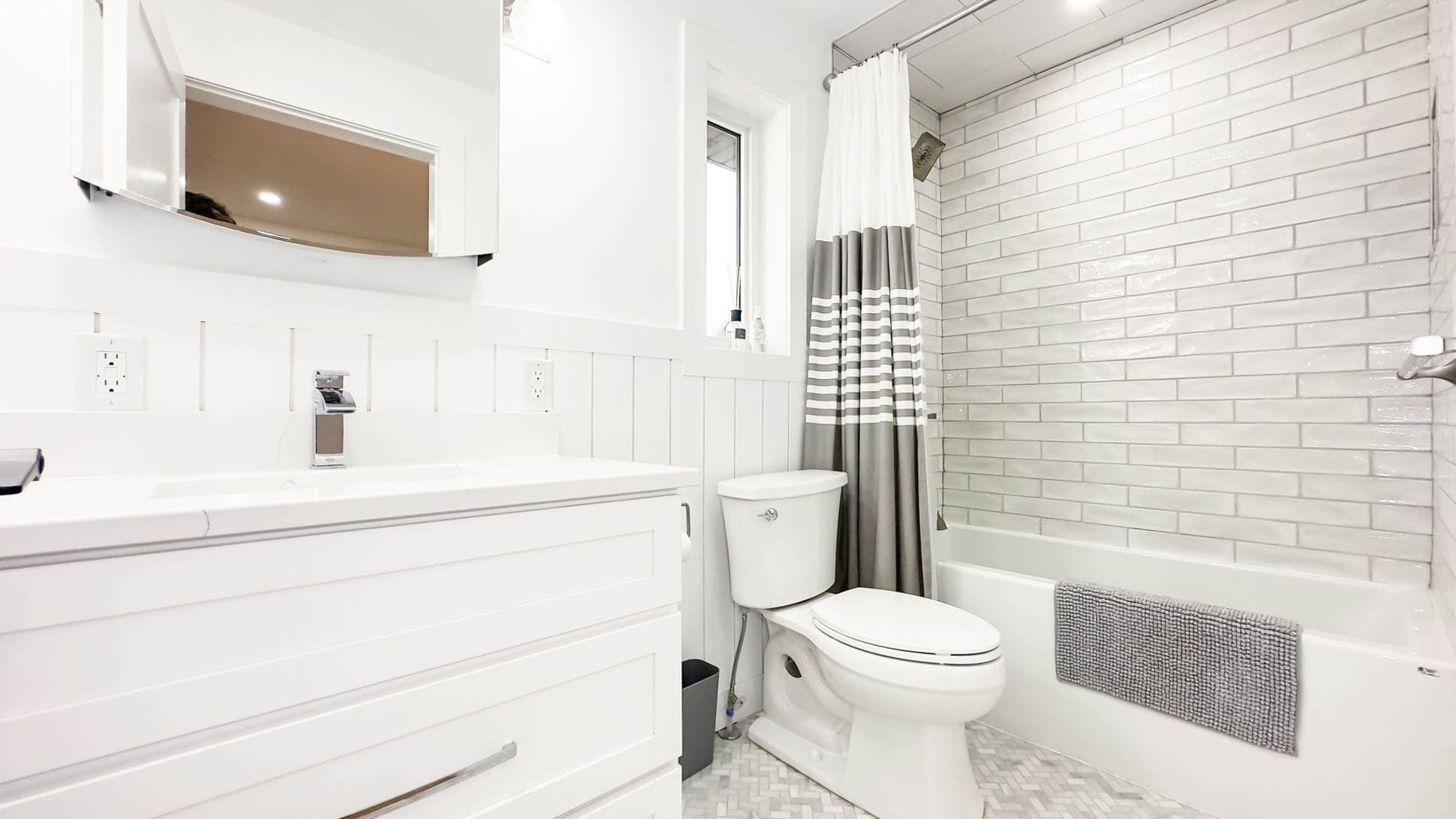 4 piece bath across from BR 2&3