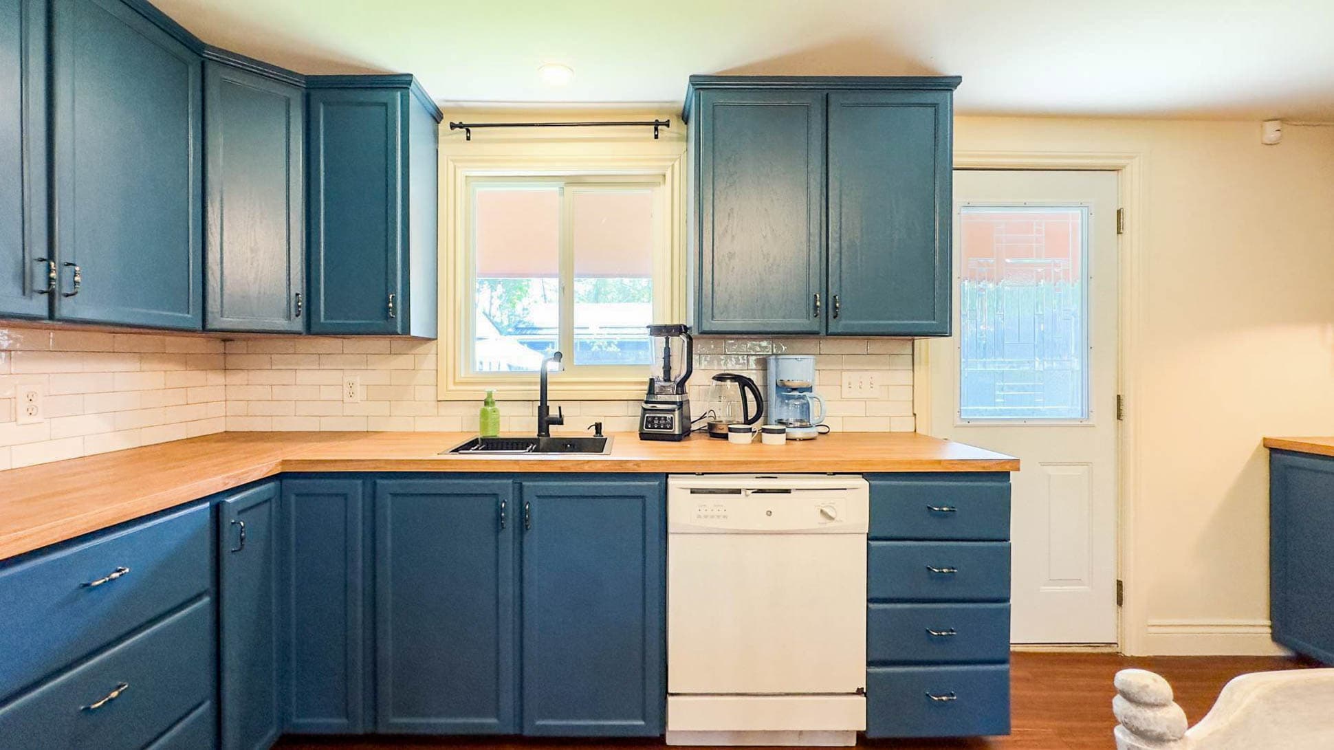 Mornings made easy with everything in reach.