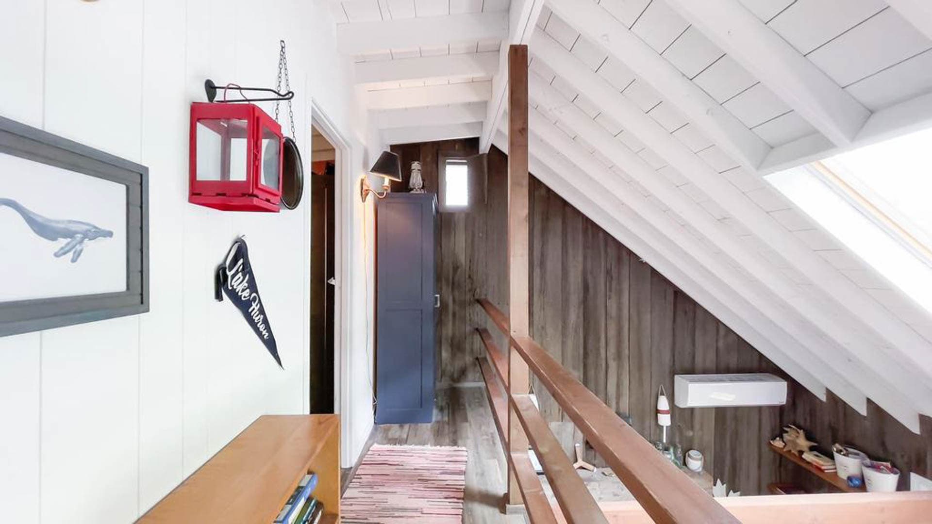 Upstairs gangway with bedrooms