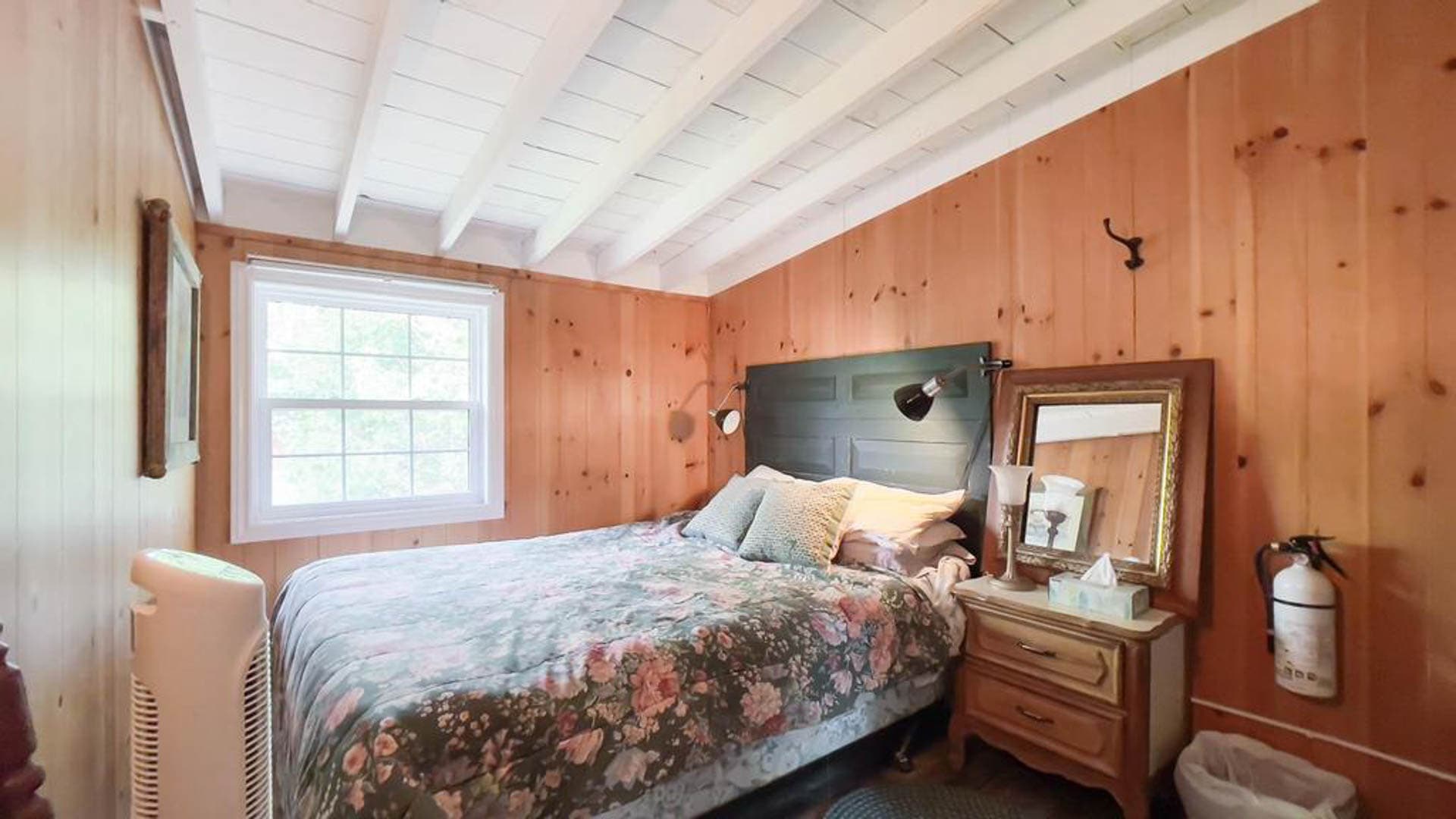 BR1 Queen bed