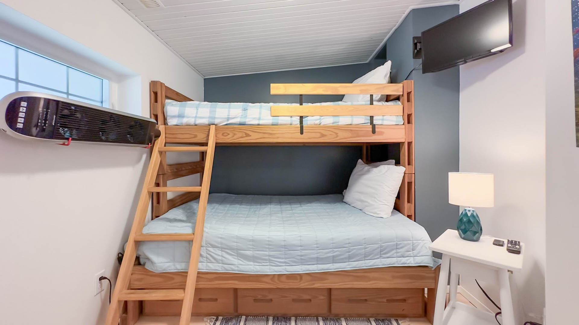 Single over Double bunk and TV with HDMI cable so you can plugin your own device