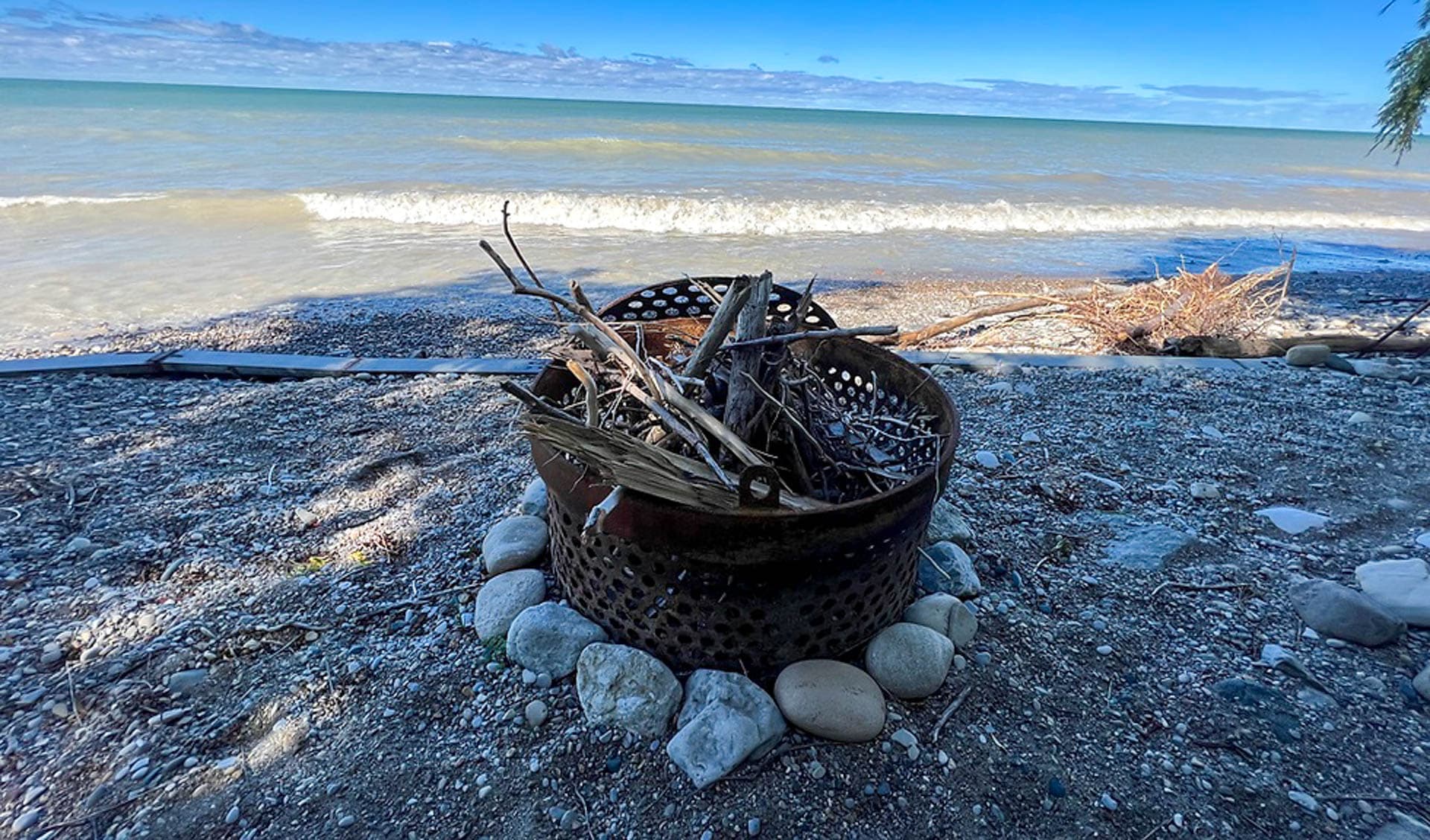 What fun to have a campfire down at the beach