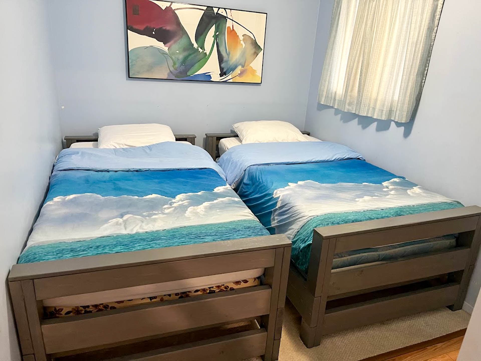 Main floor - 2 single beds