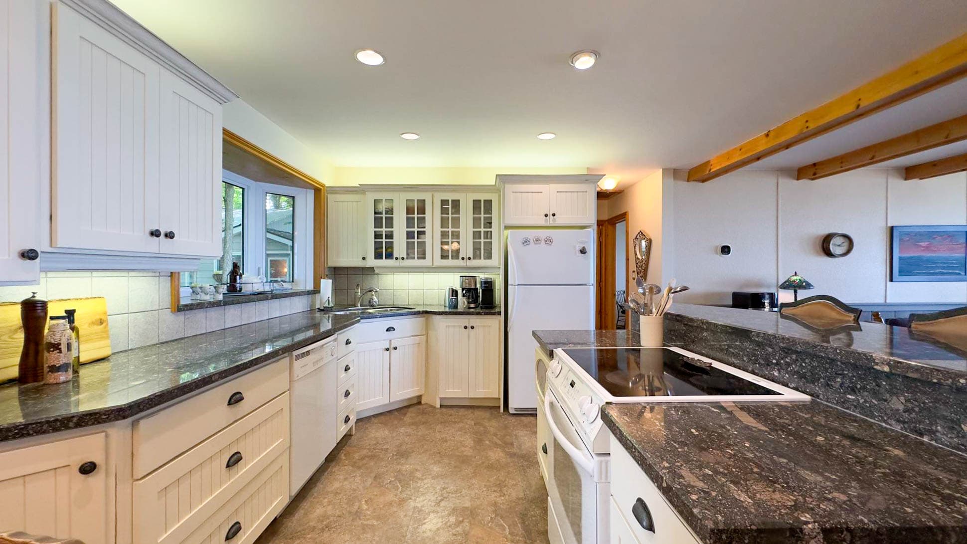 Fully stocked and beautifully styled, the perfect cook’s kitchen.