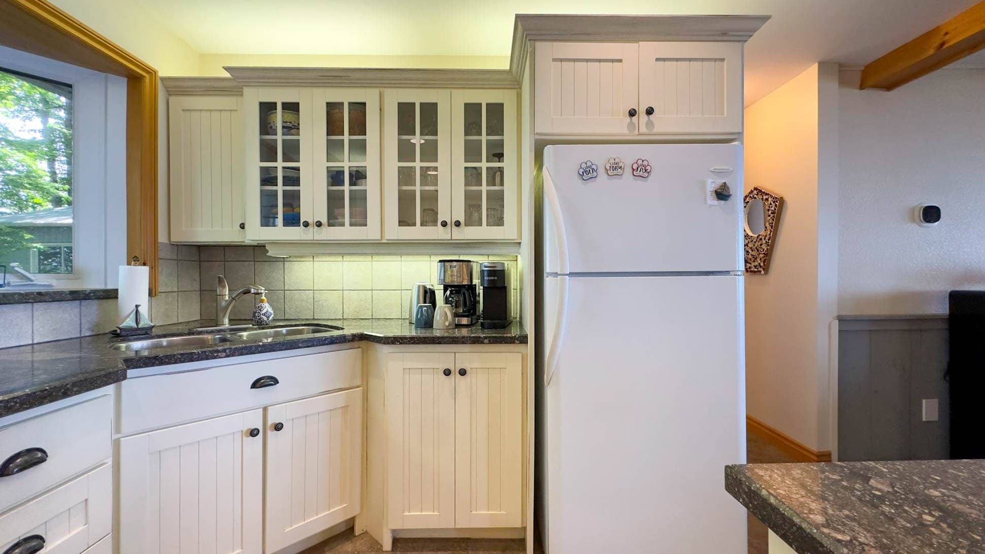 Plenty of space for prepping and plating.