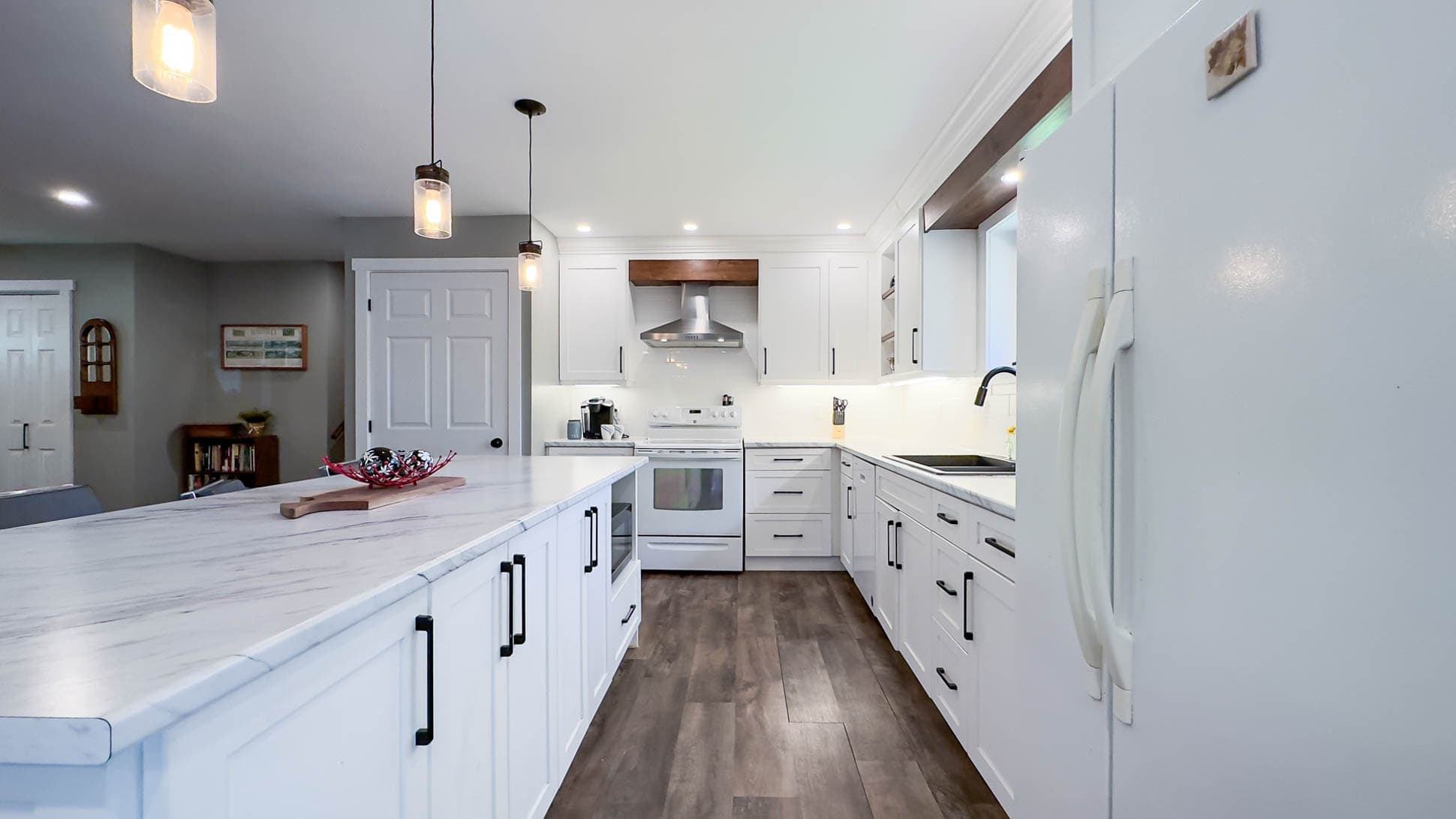 All the modern appliances you need to chef up some delicious meals