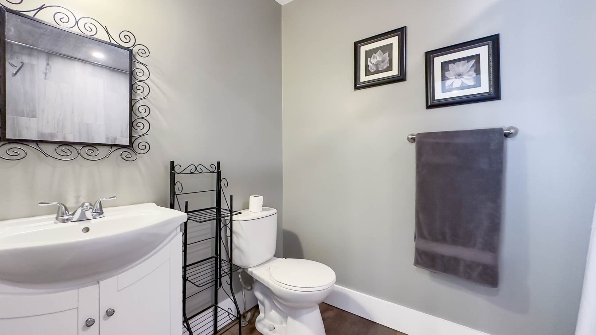 Main 4 piece bathroom