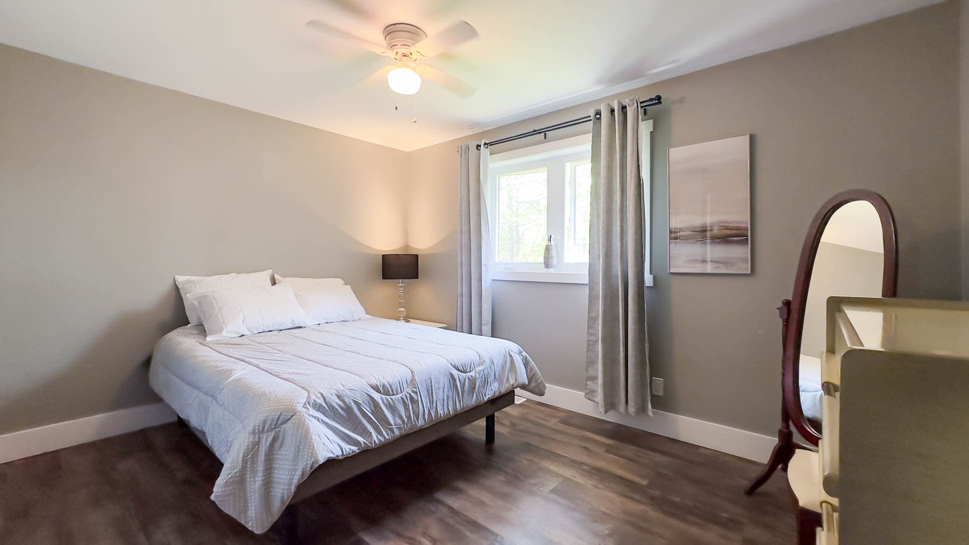 Premier bedroom with Queen sized bed