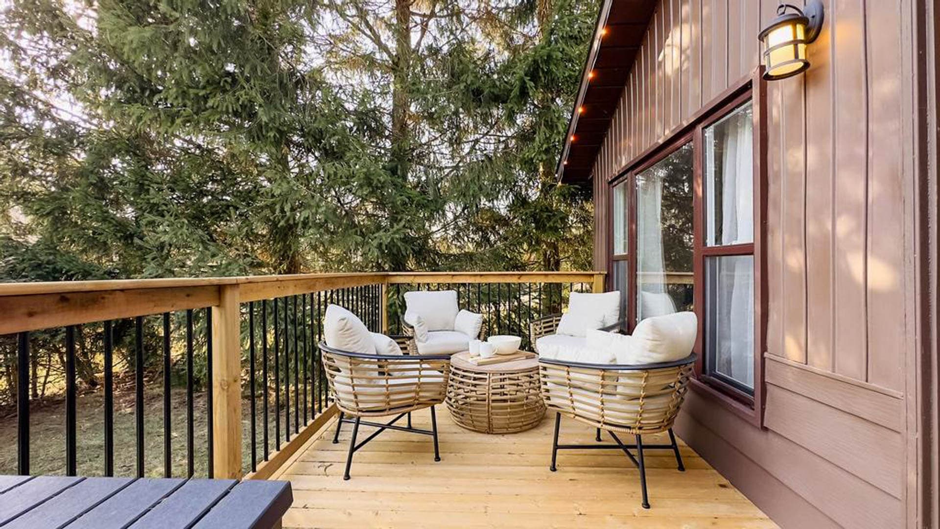 Front porch with comfortable seating for 4