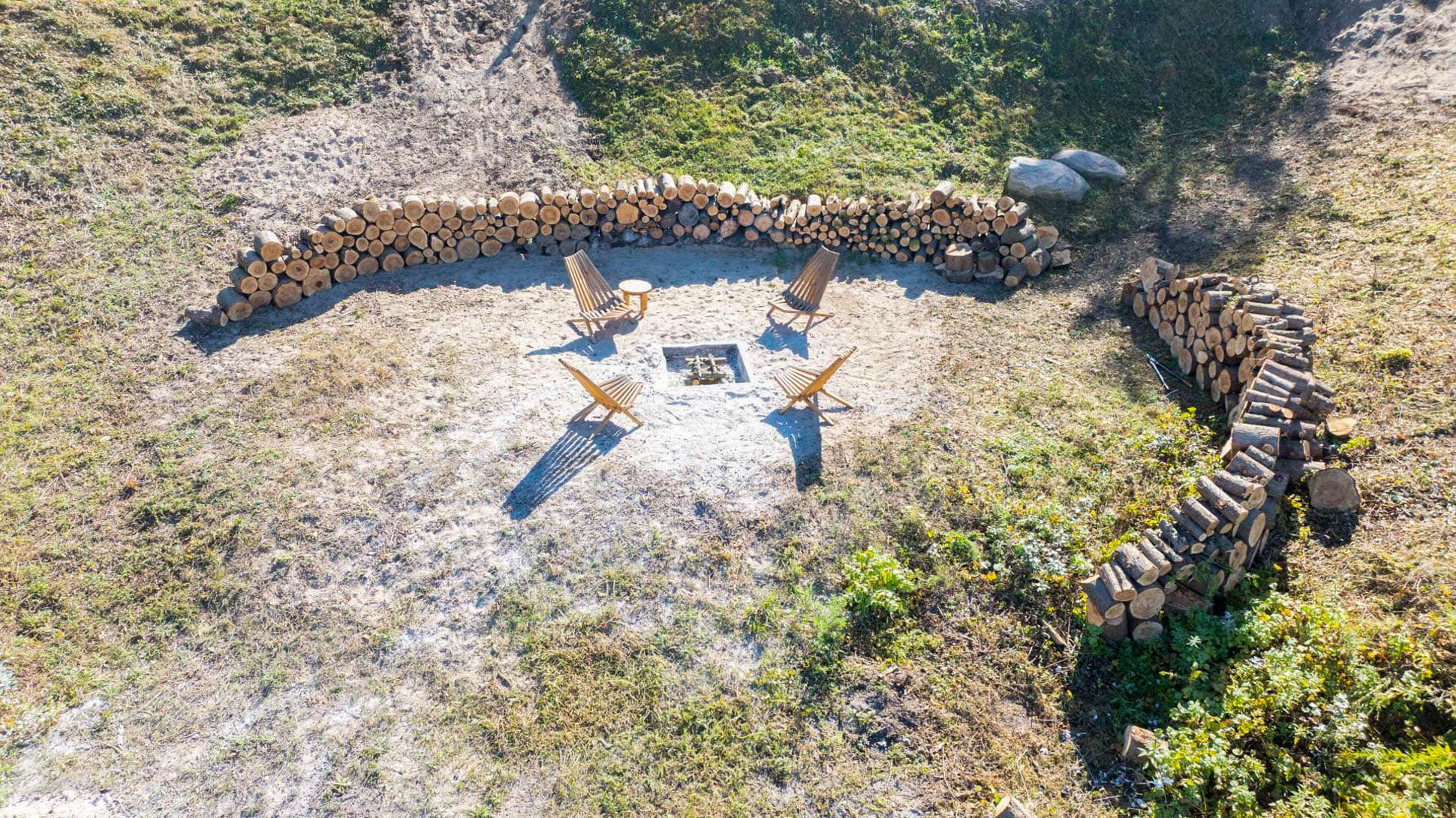 Gather around the firepit for stories, s’mores, and stargazing