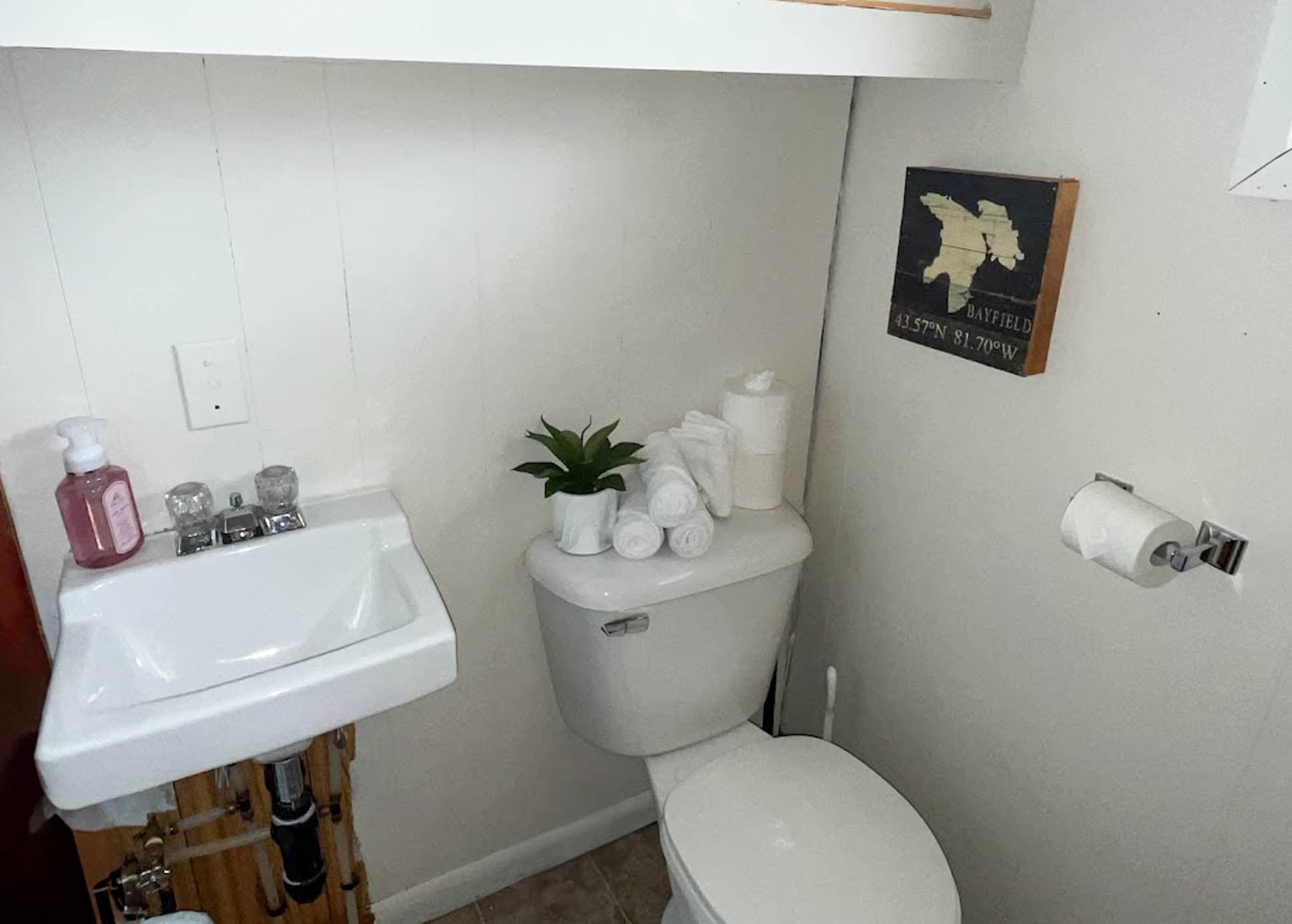 Cute 1/2 Bath