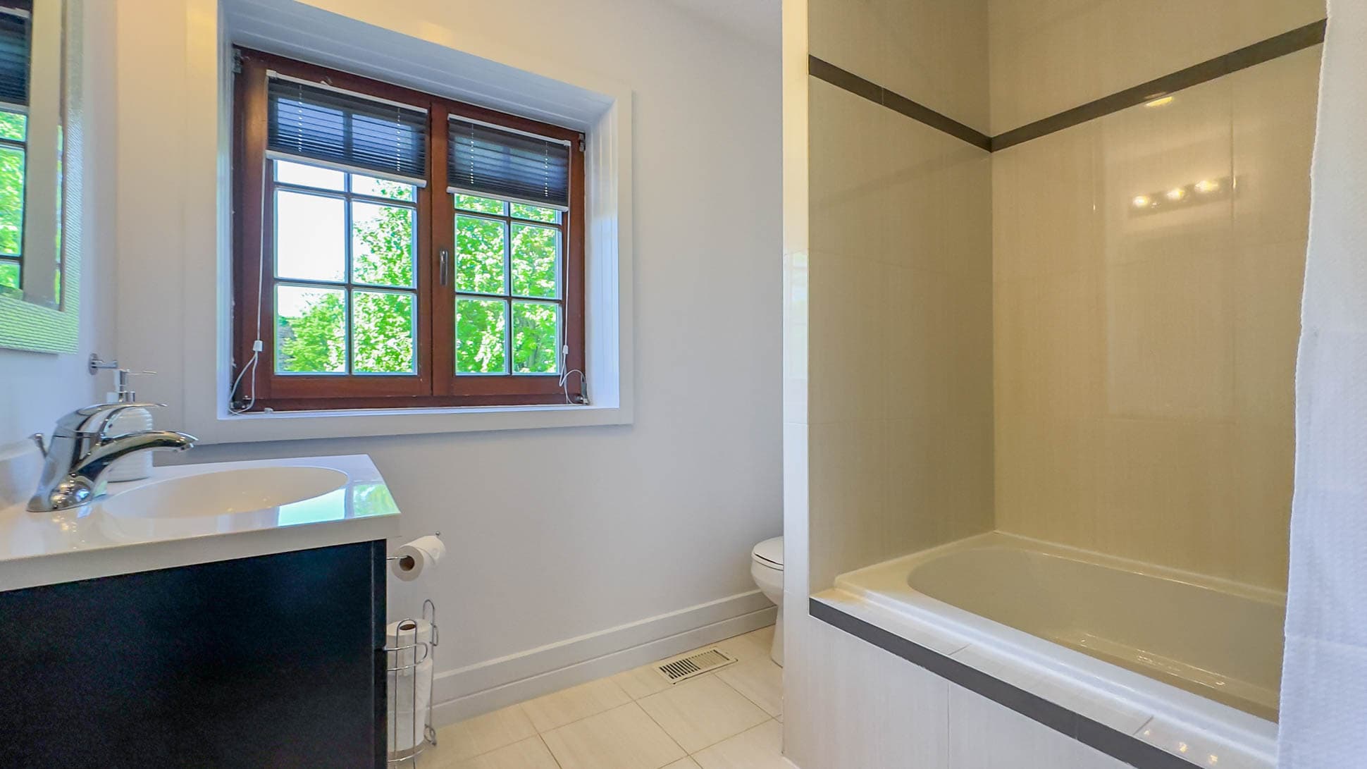Upstairs 4 piece Bathroom