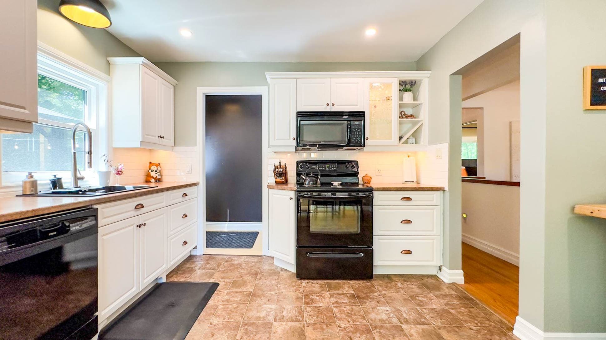 This is your “make pancakes in your PJs” kitchen