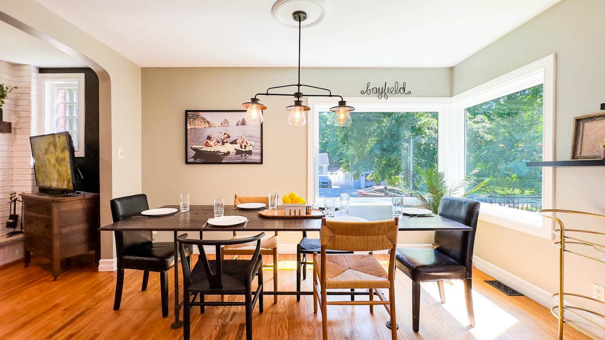 Comfortable dining for 6