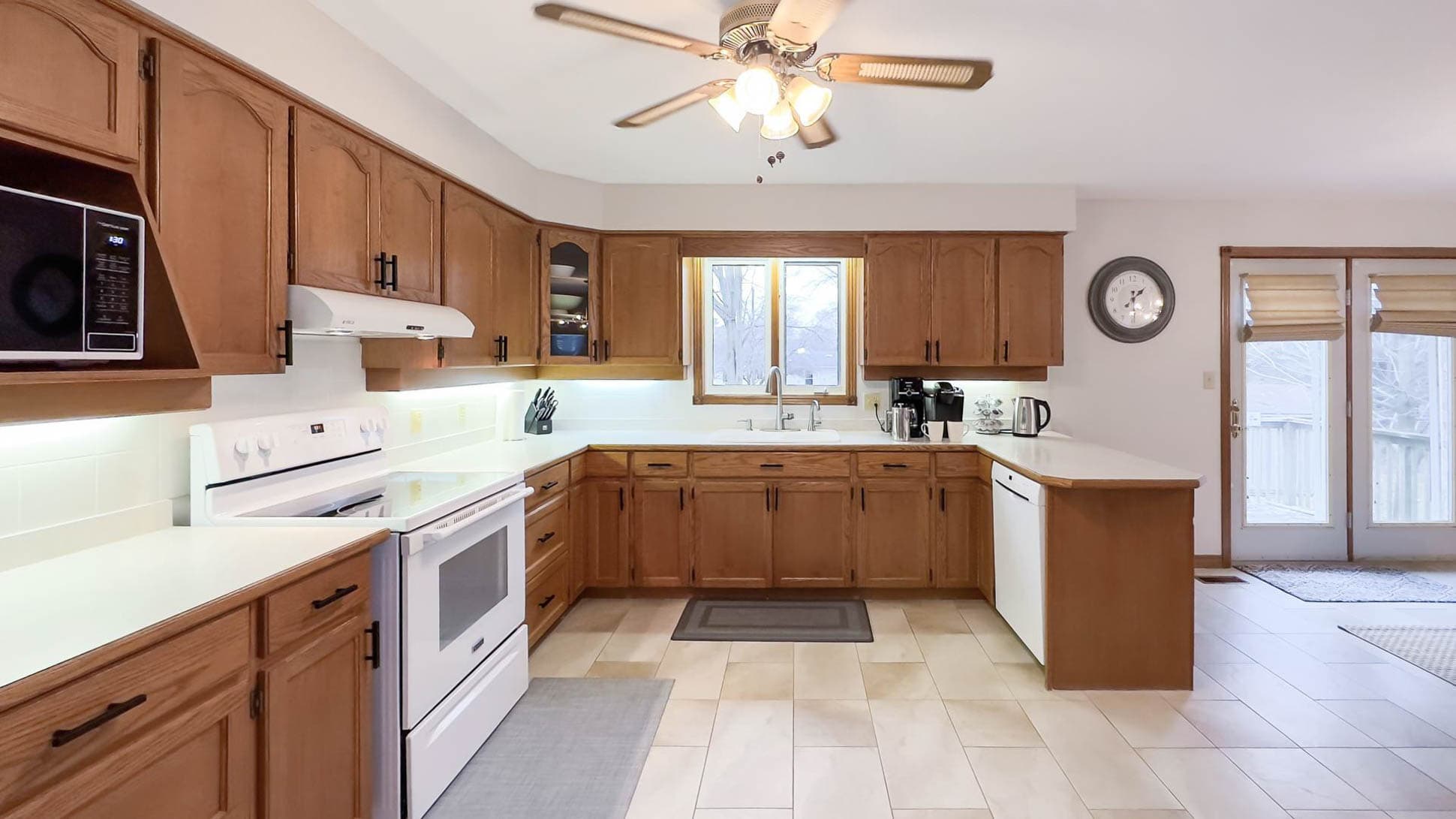 Large Open Kitchen off of the Living room