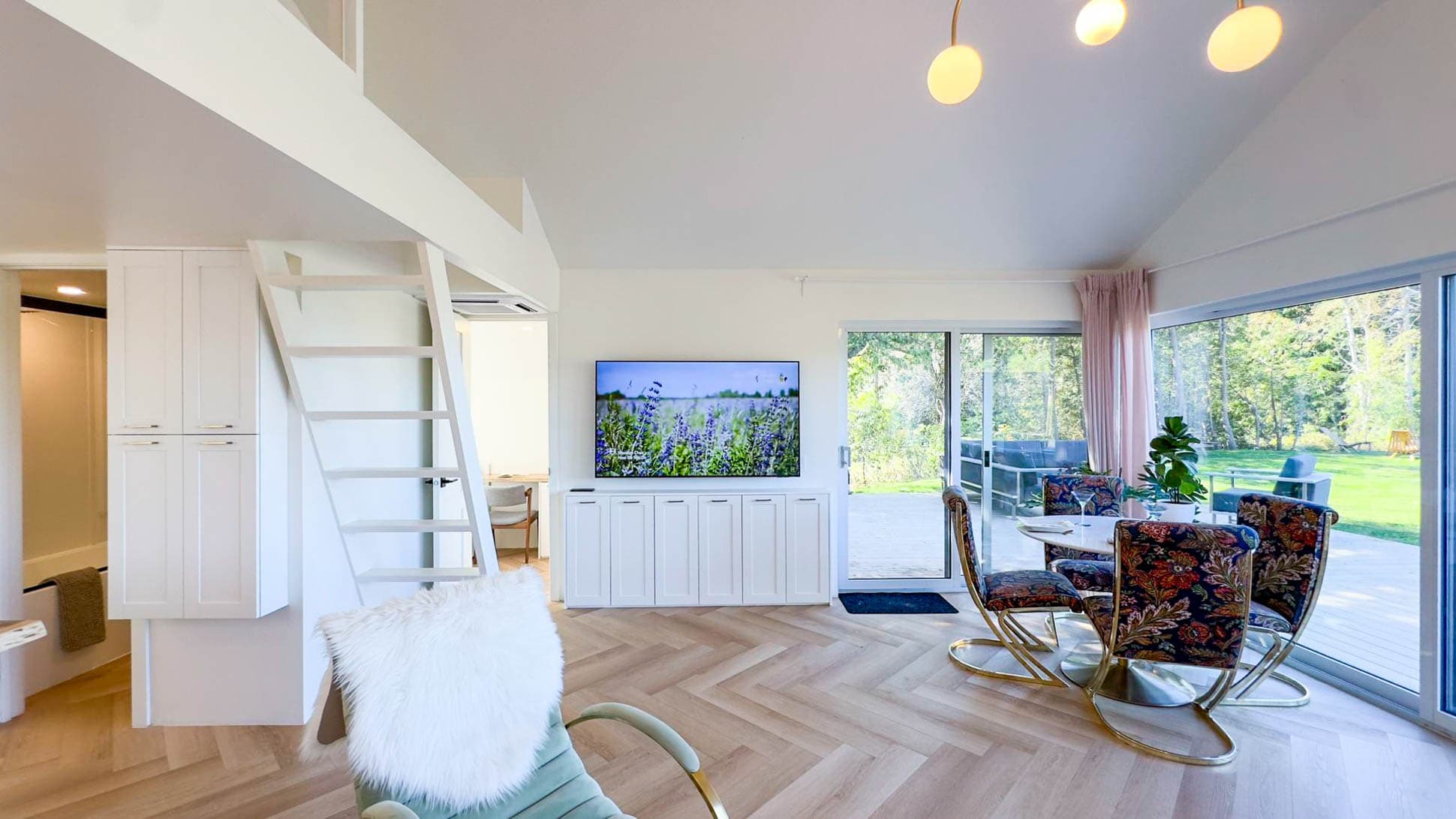 Bright, airy, and oh-so-inviting