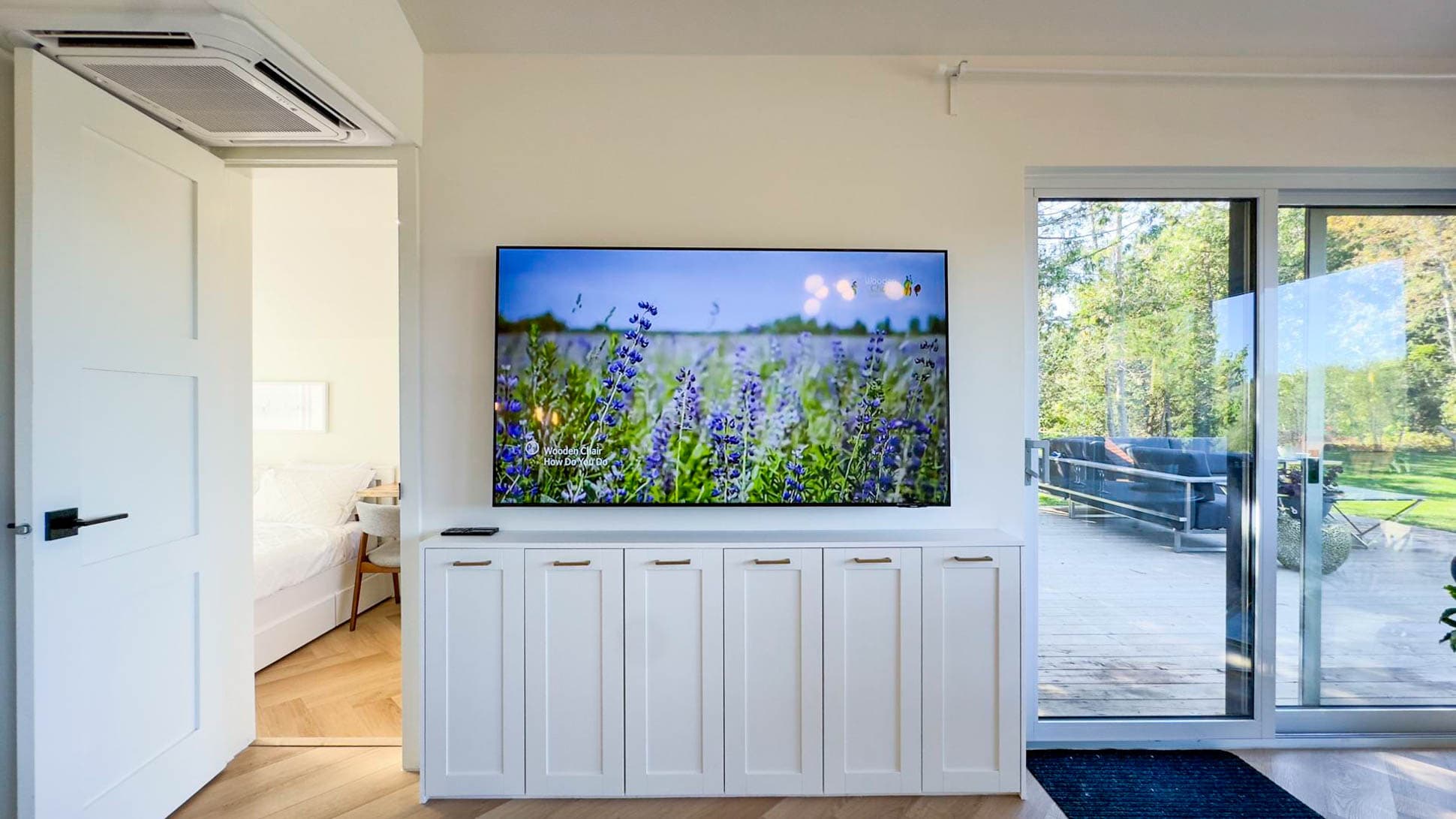 Sleek Picture Frame SmartTV - login to your Netflix/Prime for movie night!