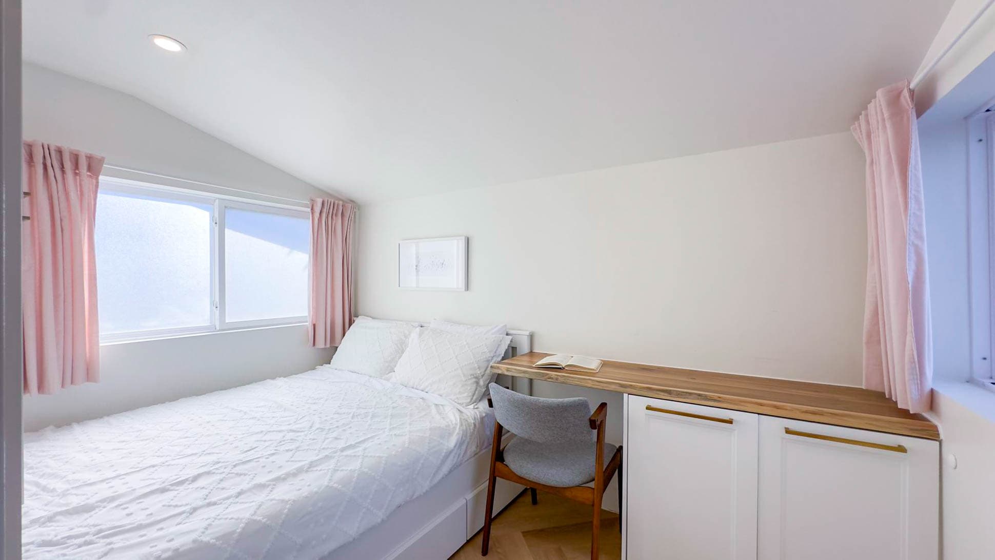 Premier Bedroom with Queen Bed