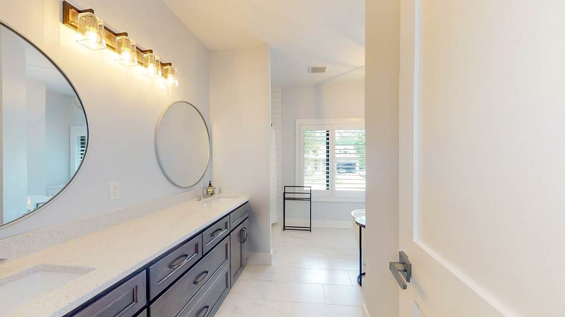 Beautiful 4-piece ensuite bathroom fit for any luxury resort