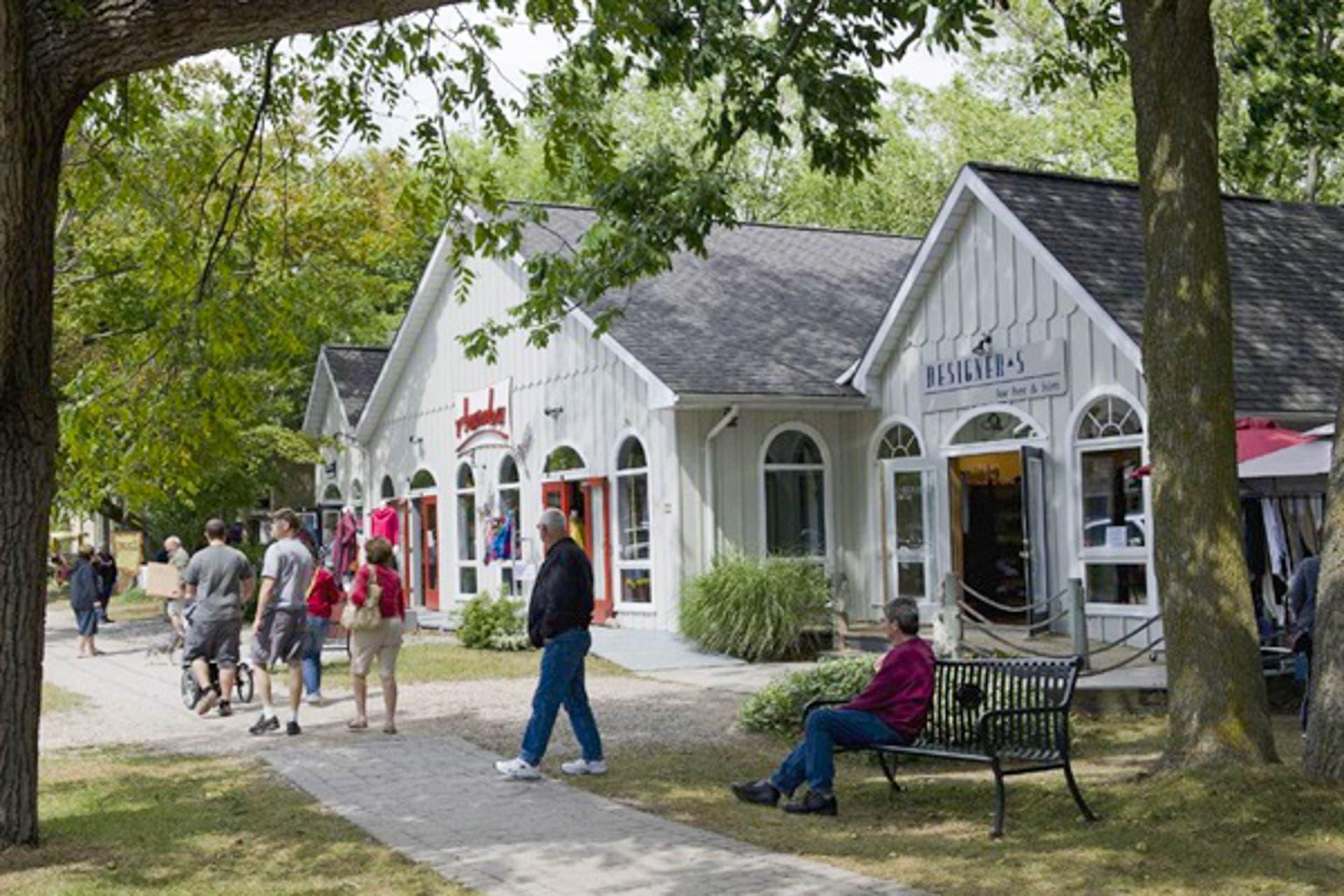 Charming shops and restaurants