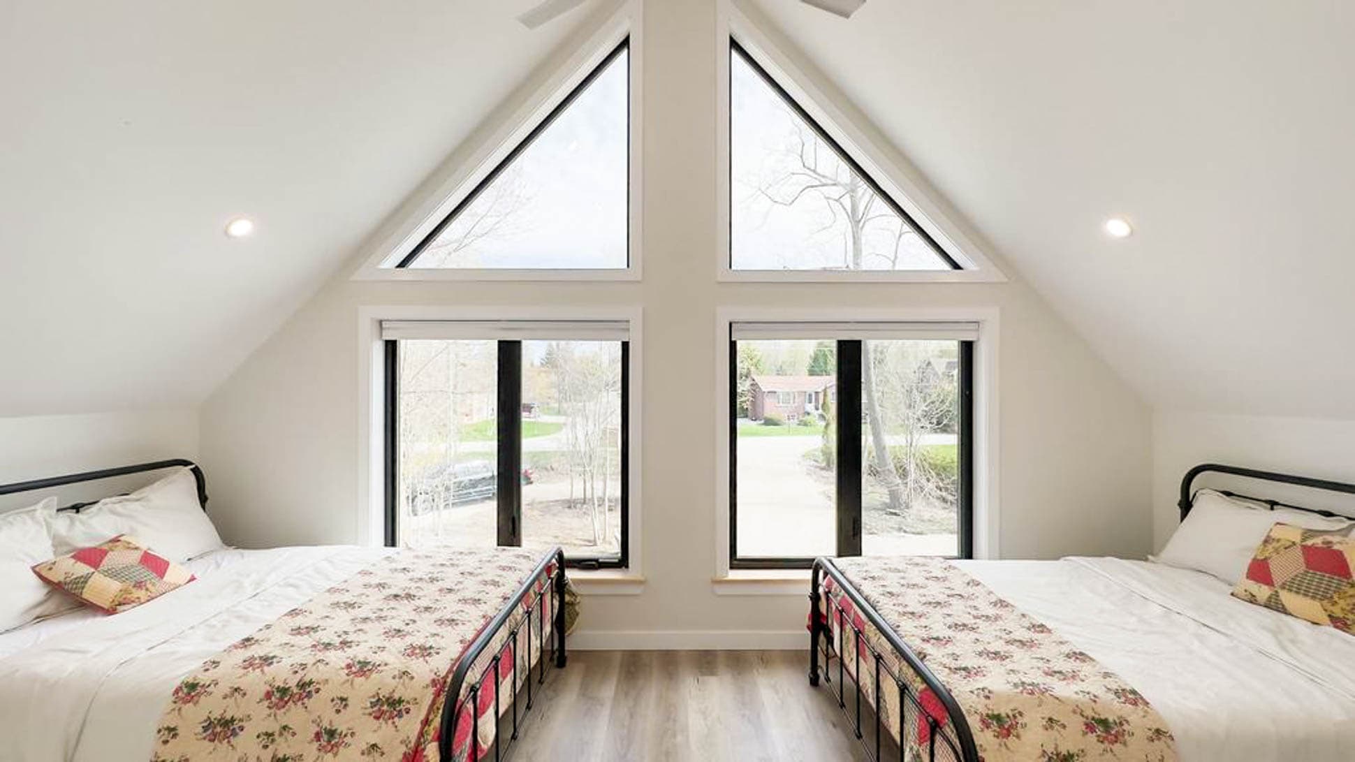 Bedroom 3 with 2 double beds