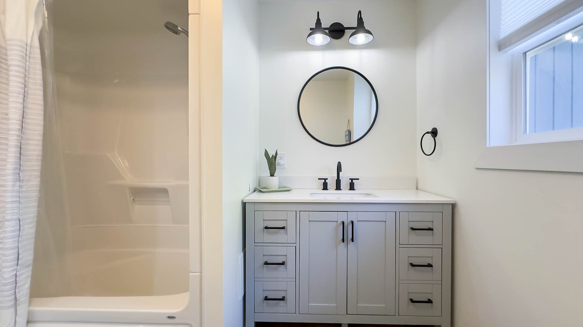 Main 4 Piece Bathroom