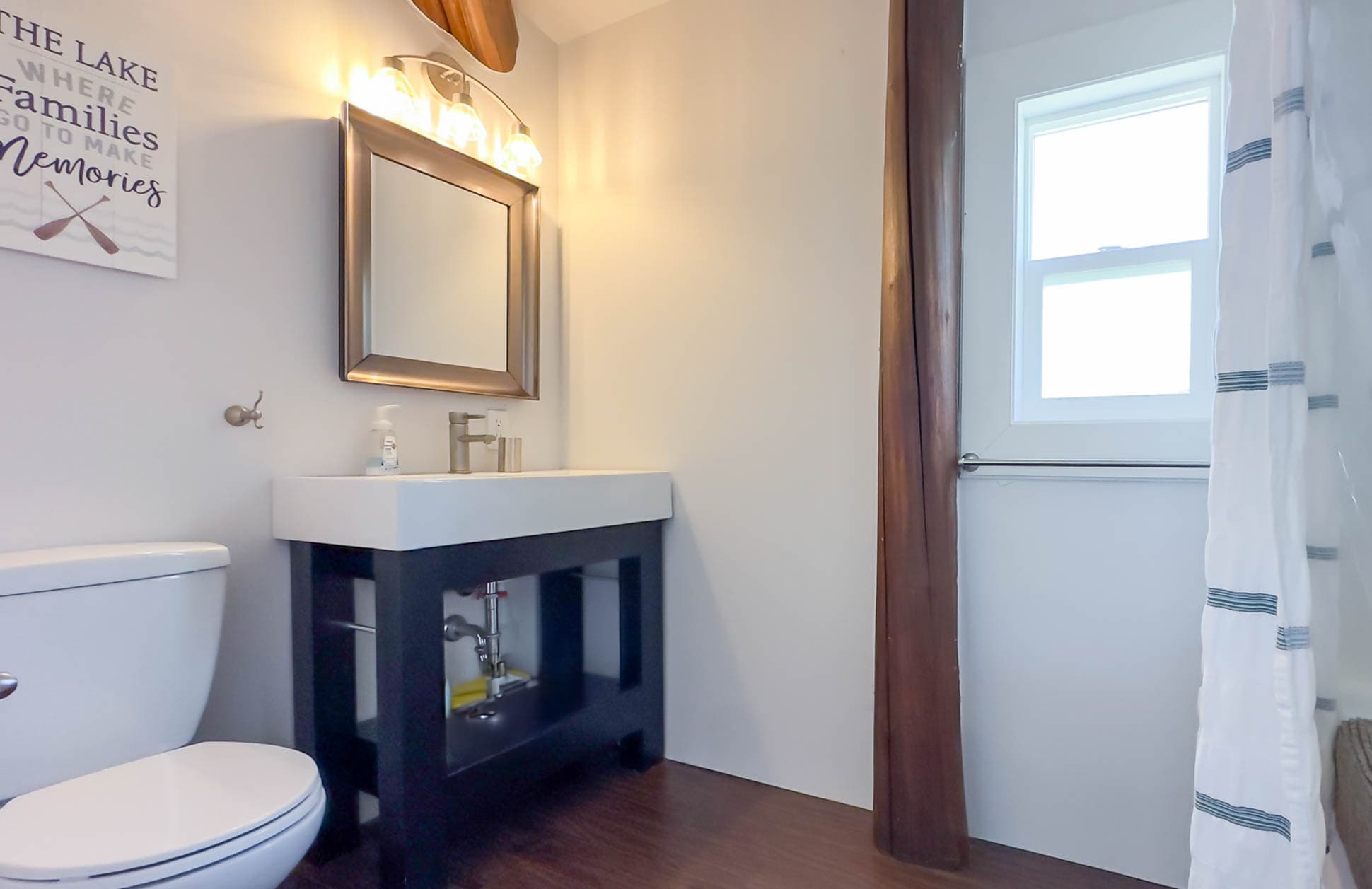 Bunkie has a nice 4 Piece Bathroom