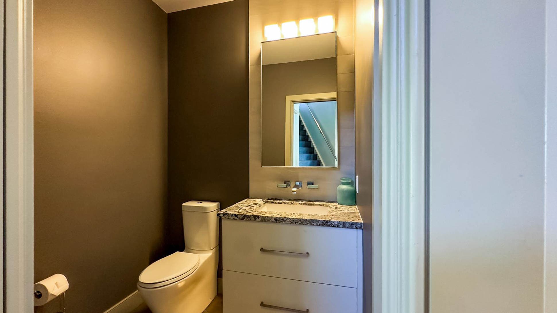 Main floor 1/2 Bath