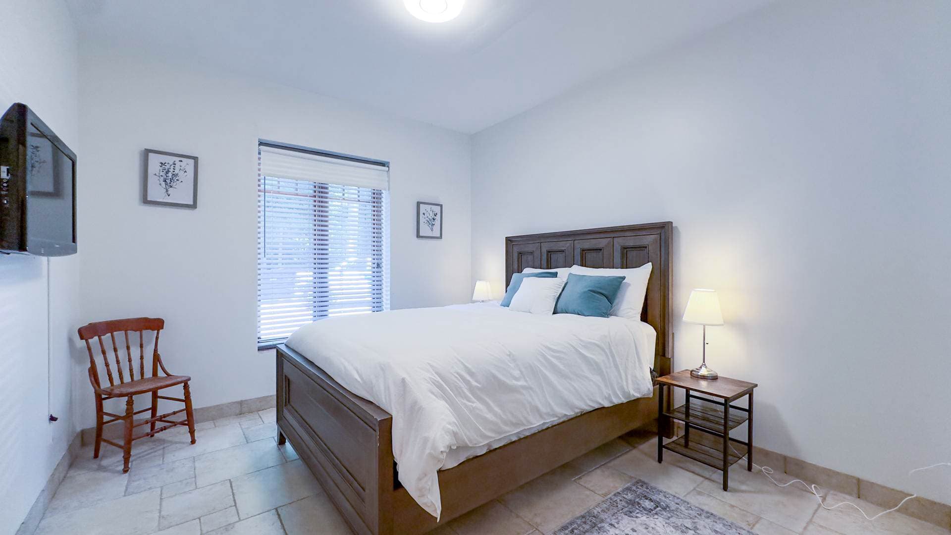 Bedroom 2 has Queen bed