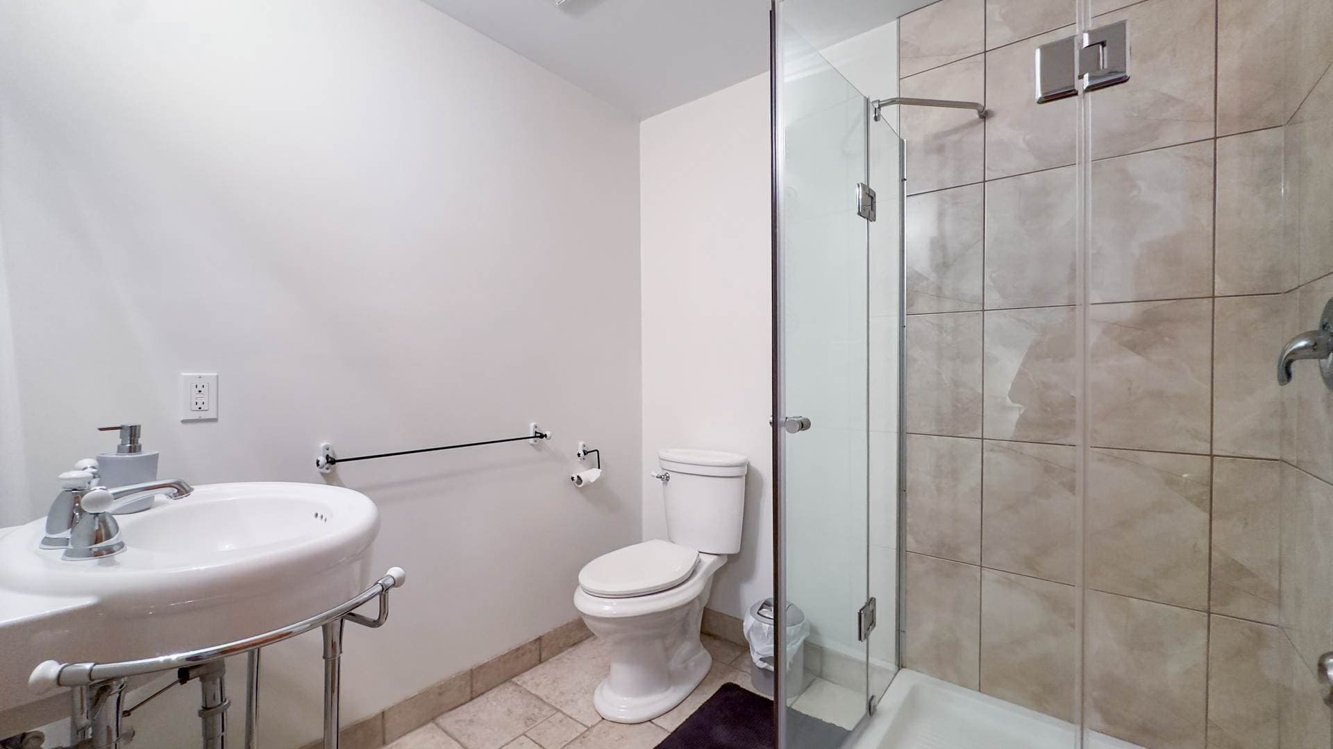 With 3 Piece Bathroom