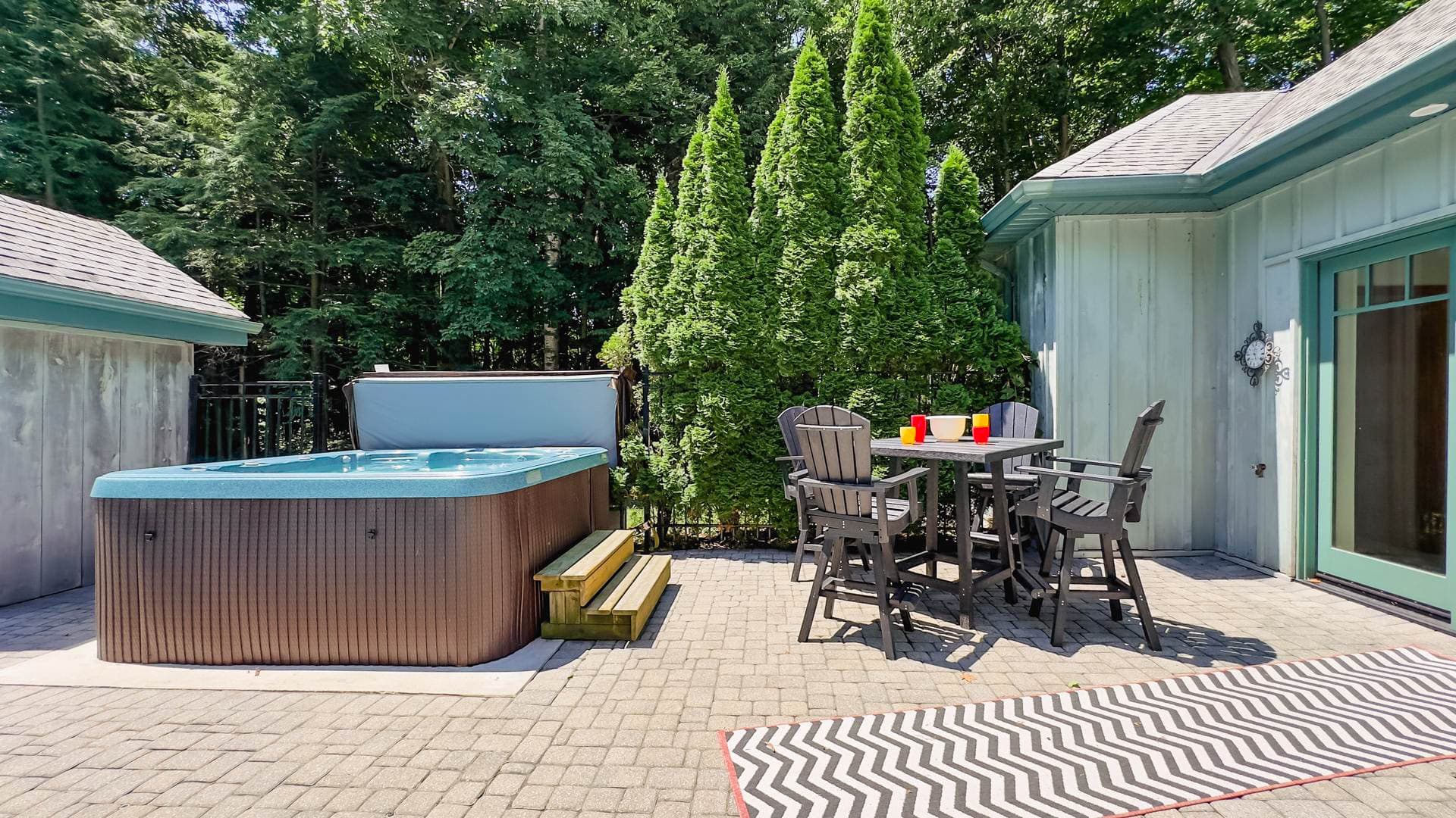 Enjoy a delightful meal with fresh air