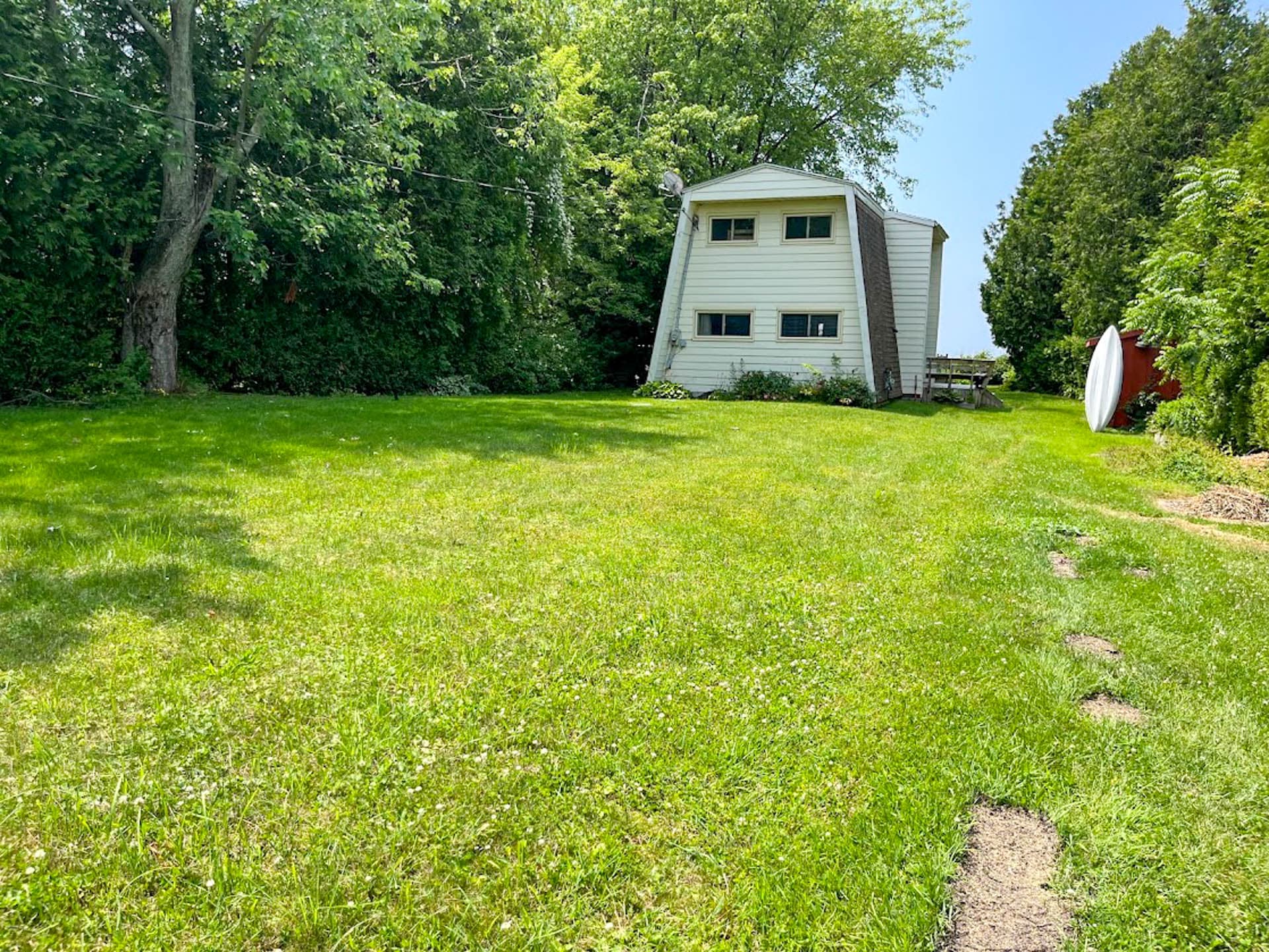 Huge yard out front!