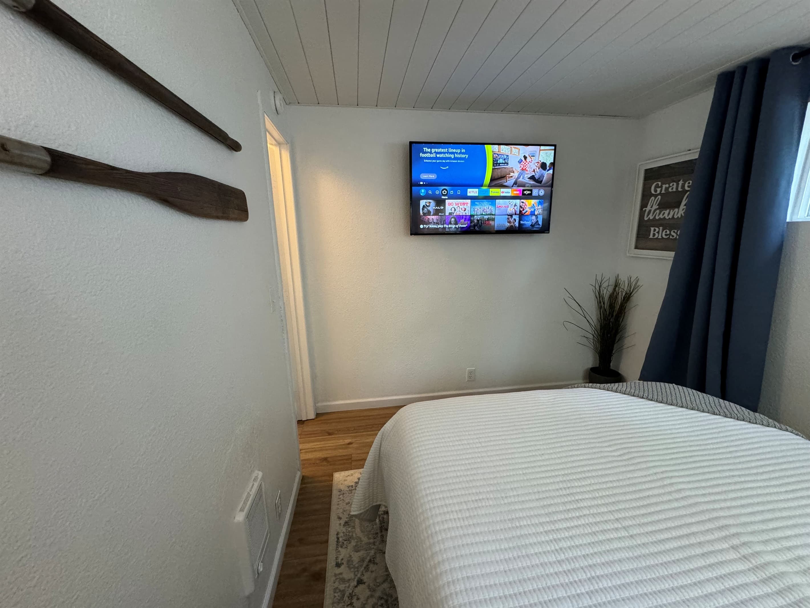 wall mounted tv with YouTubeTV