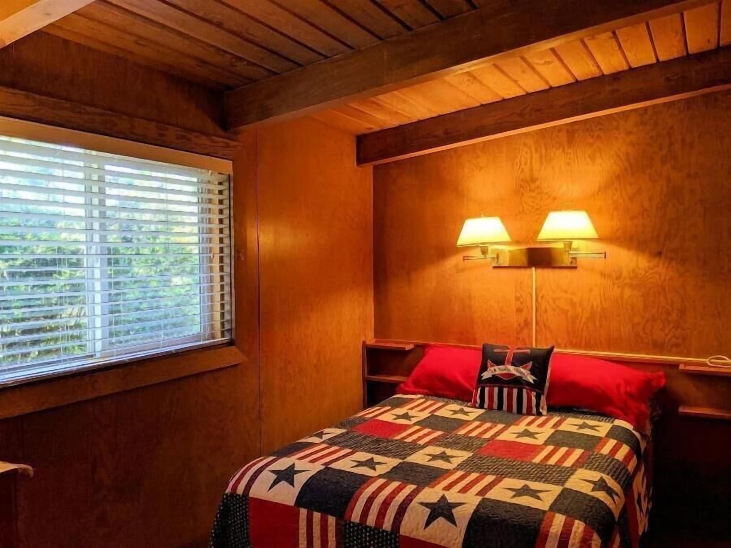 queen bedroom