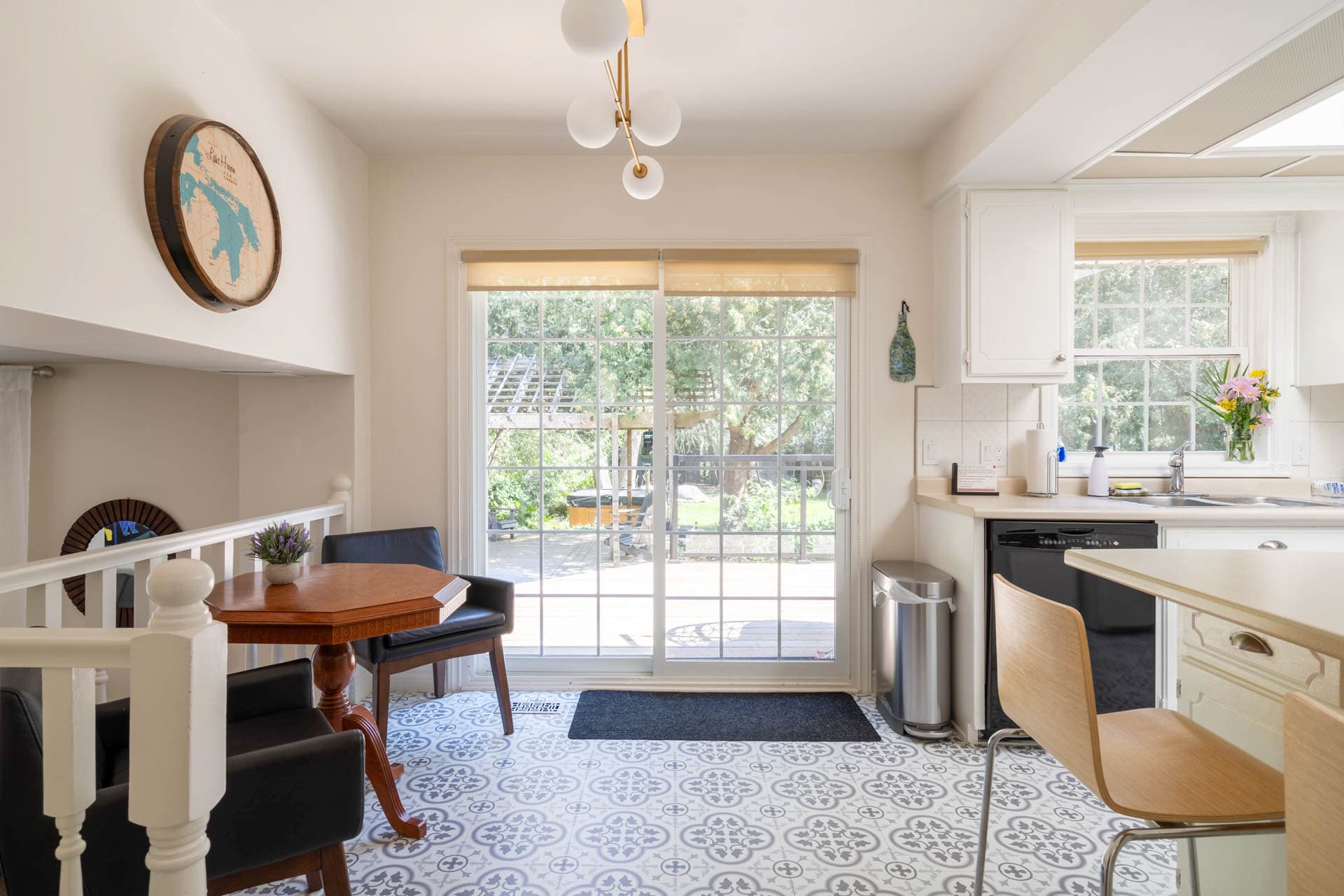 The best of both worlds—dine inside or out