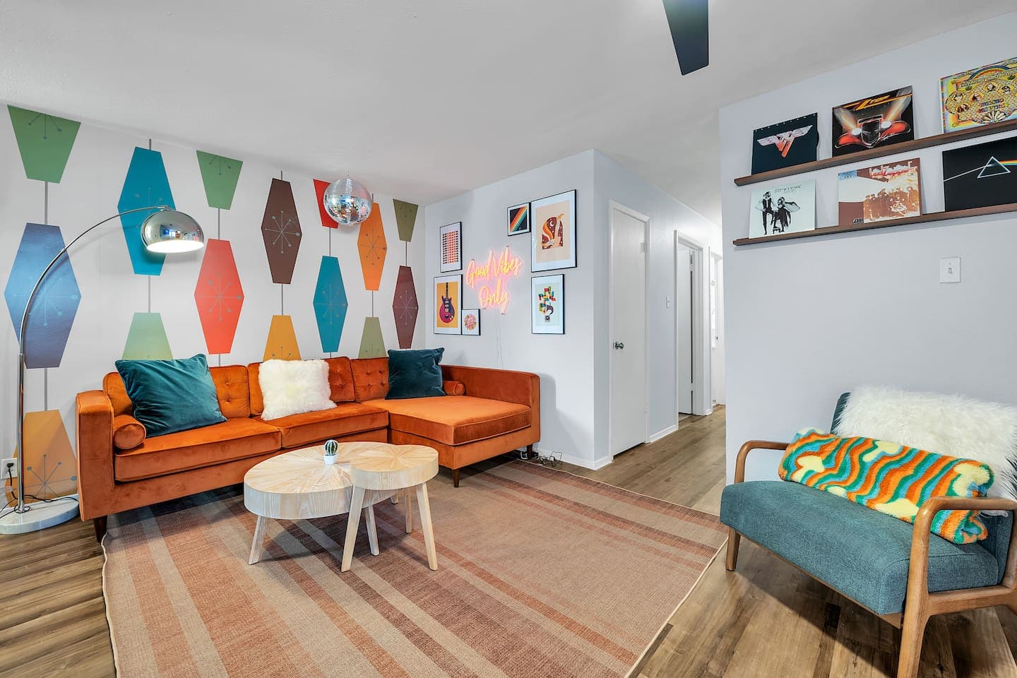 70s living room with a swinging atmosphere