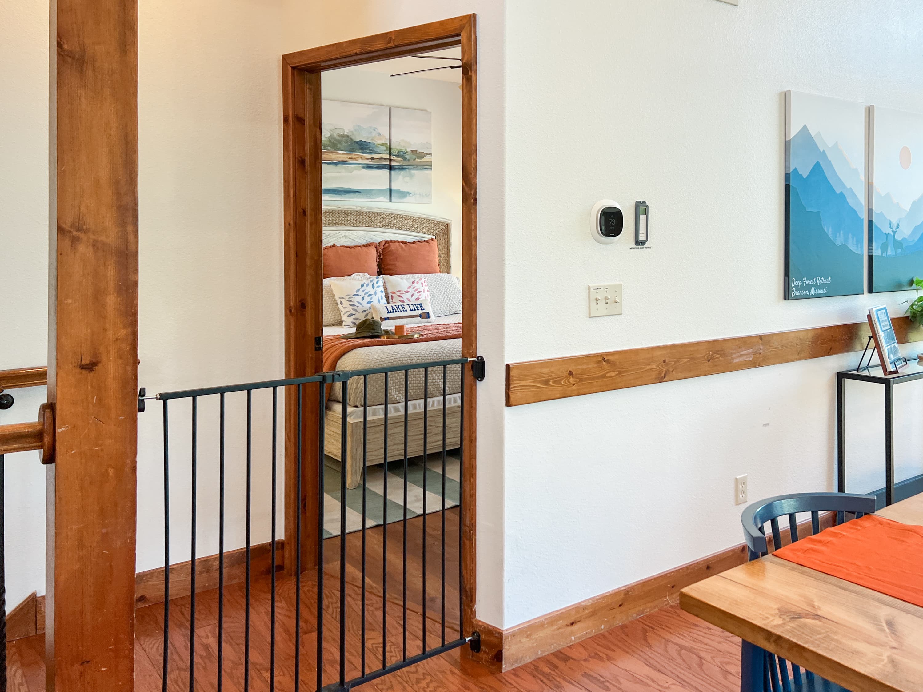 Install the baby gate at the staircase and give yourself full peace of mind during the stay