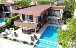 Villa with a View and Pool