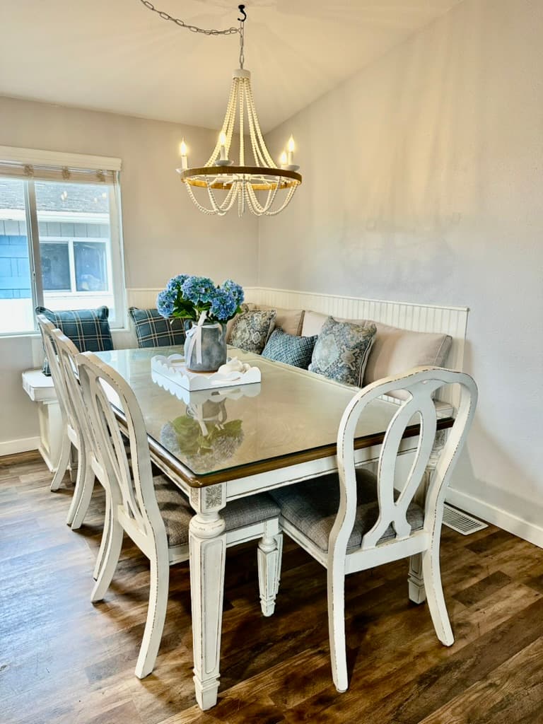 Dining Table ready for those group meals