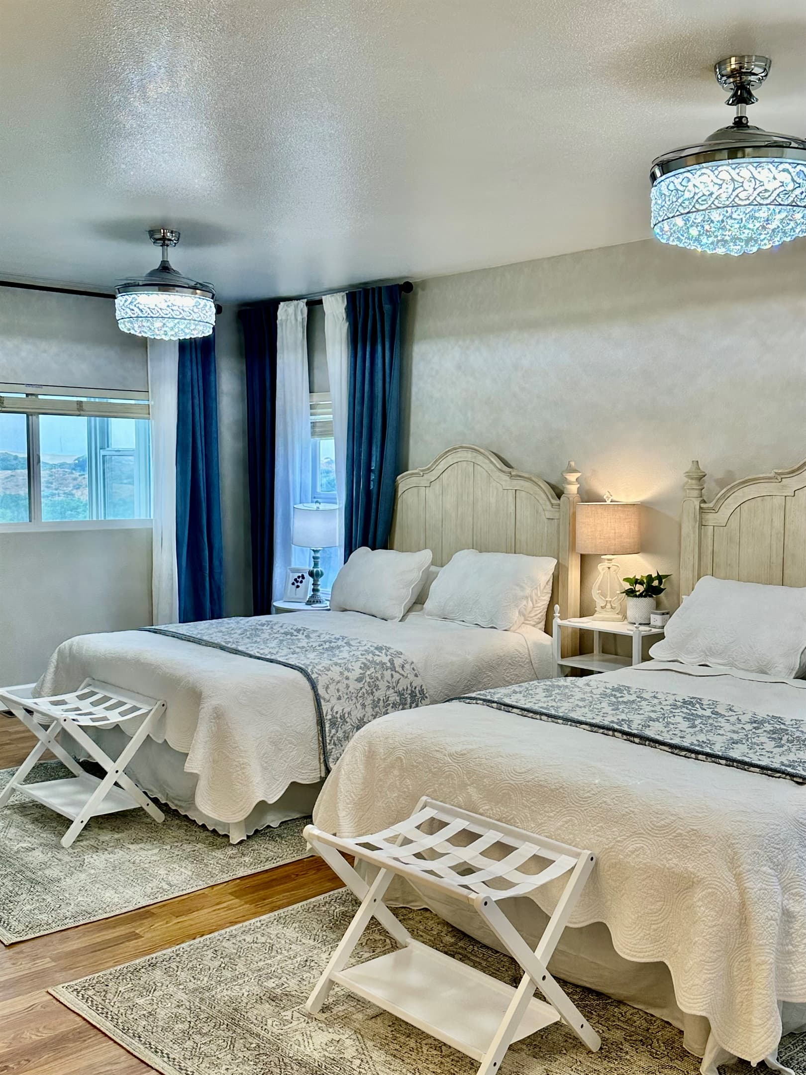Queen Suite with lake views