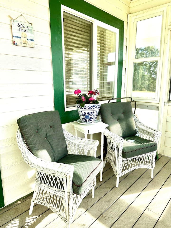 Relax on the enclosed veranda / sun porch with a local wine and enjoy the lake and sand dune views!
